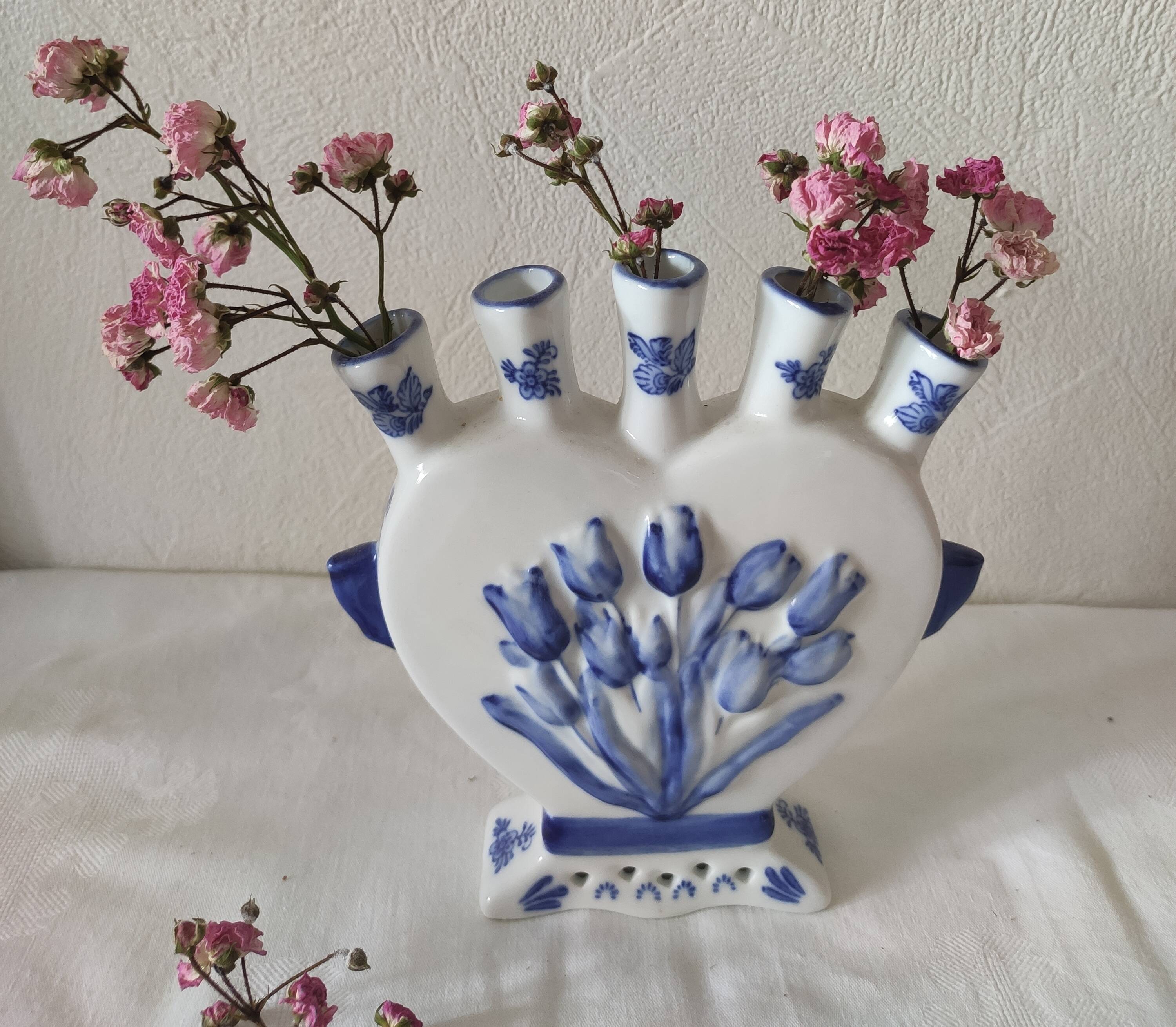 Tulip vase, Delftware