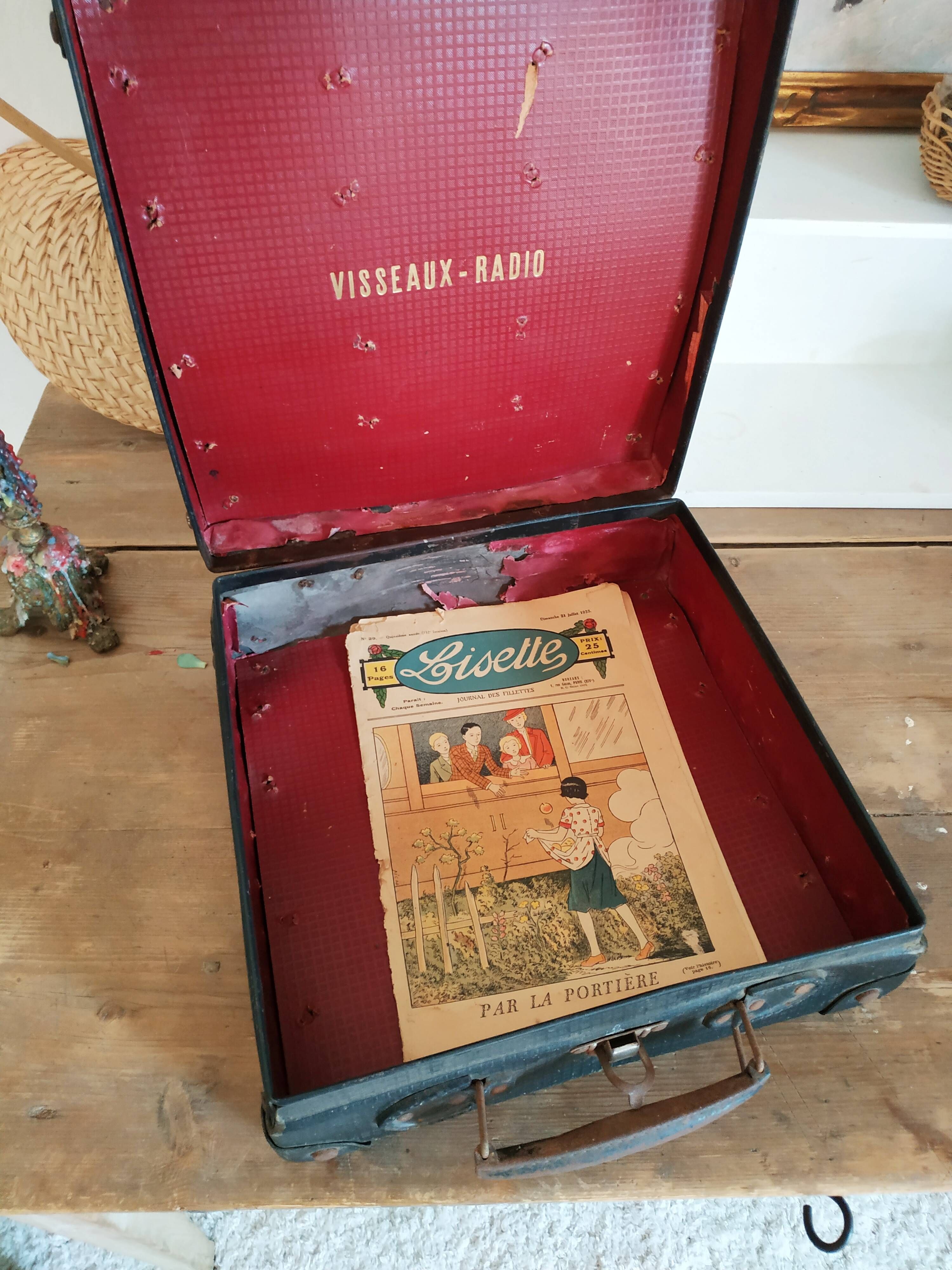Old blue suitcase the lamp of France radio
