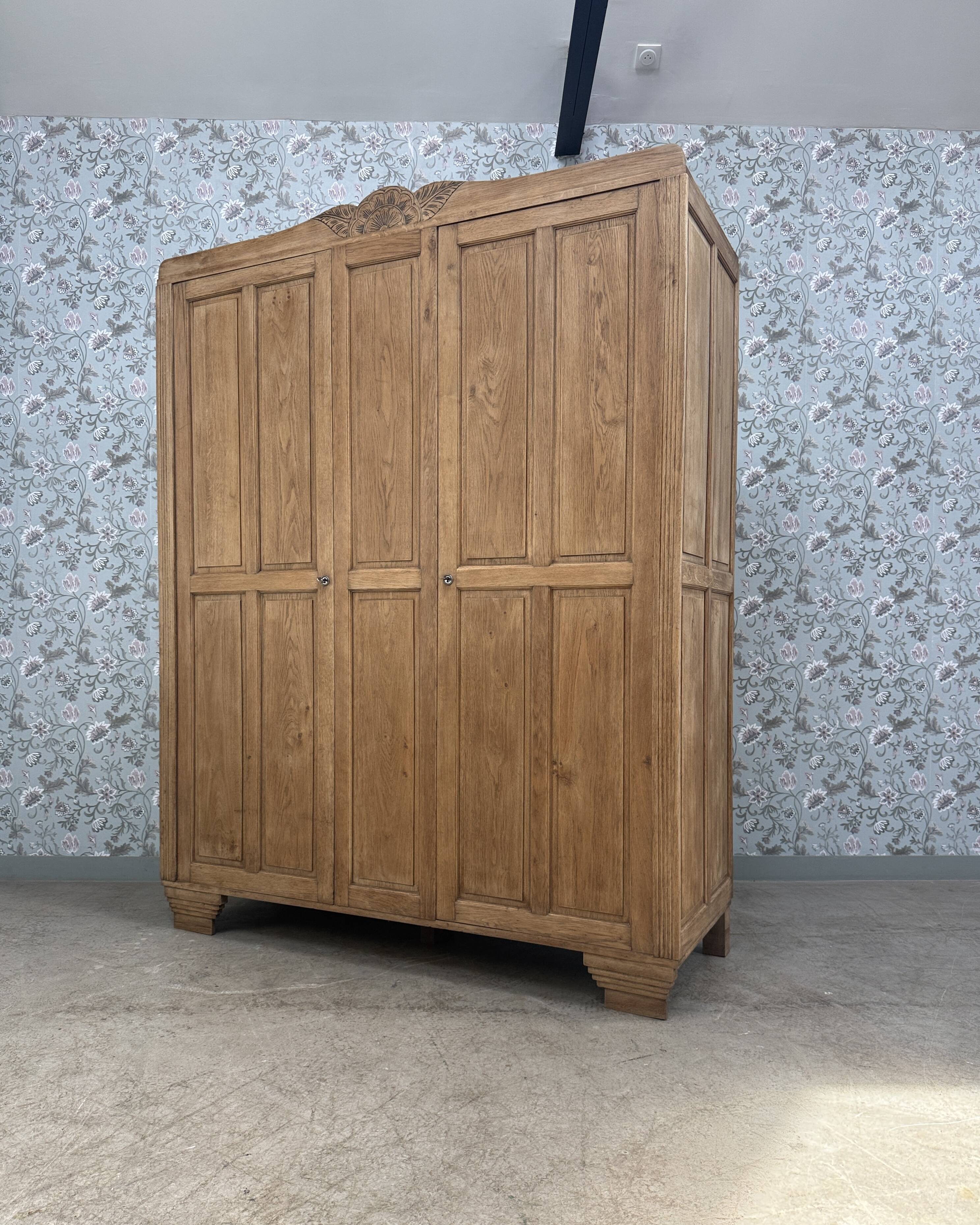 Grande armoire Art Dévo en chêne massif (rénovée)