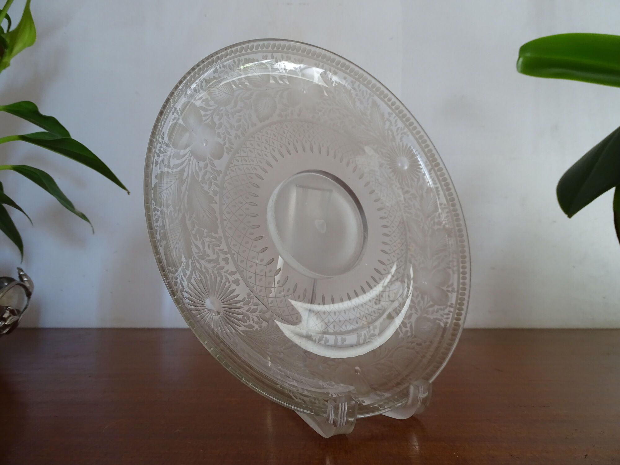 Plate with crystal heel engraved Saint Louis / Baccarat 19th century - 21.5 cm