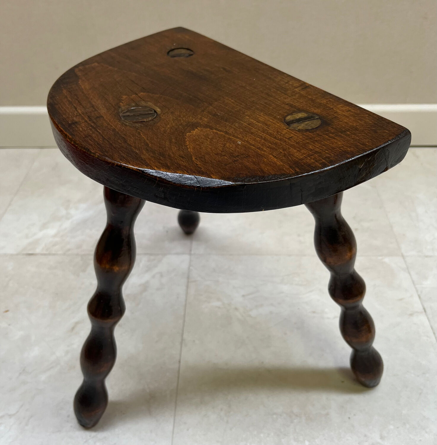 Tabouret tripode bois