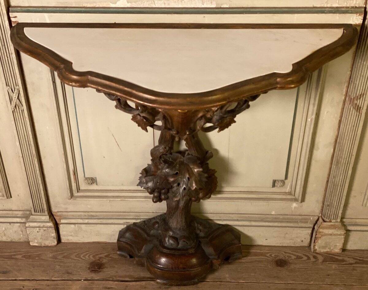 Console en bois sculpté et doré, Italie du Nord, XIXème siècle