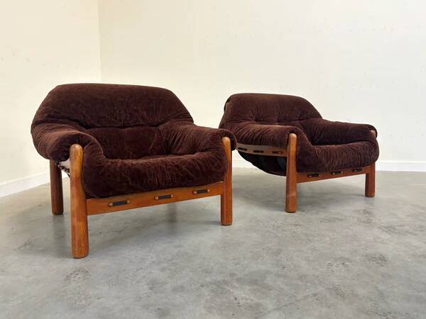 Set of mid-century lounge chairs in oak and teddy