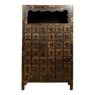 Chine XIXeme : Rare meuble d'apothicaire en bois polychrome calligraphié