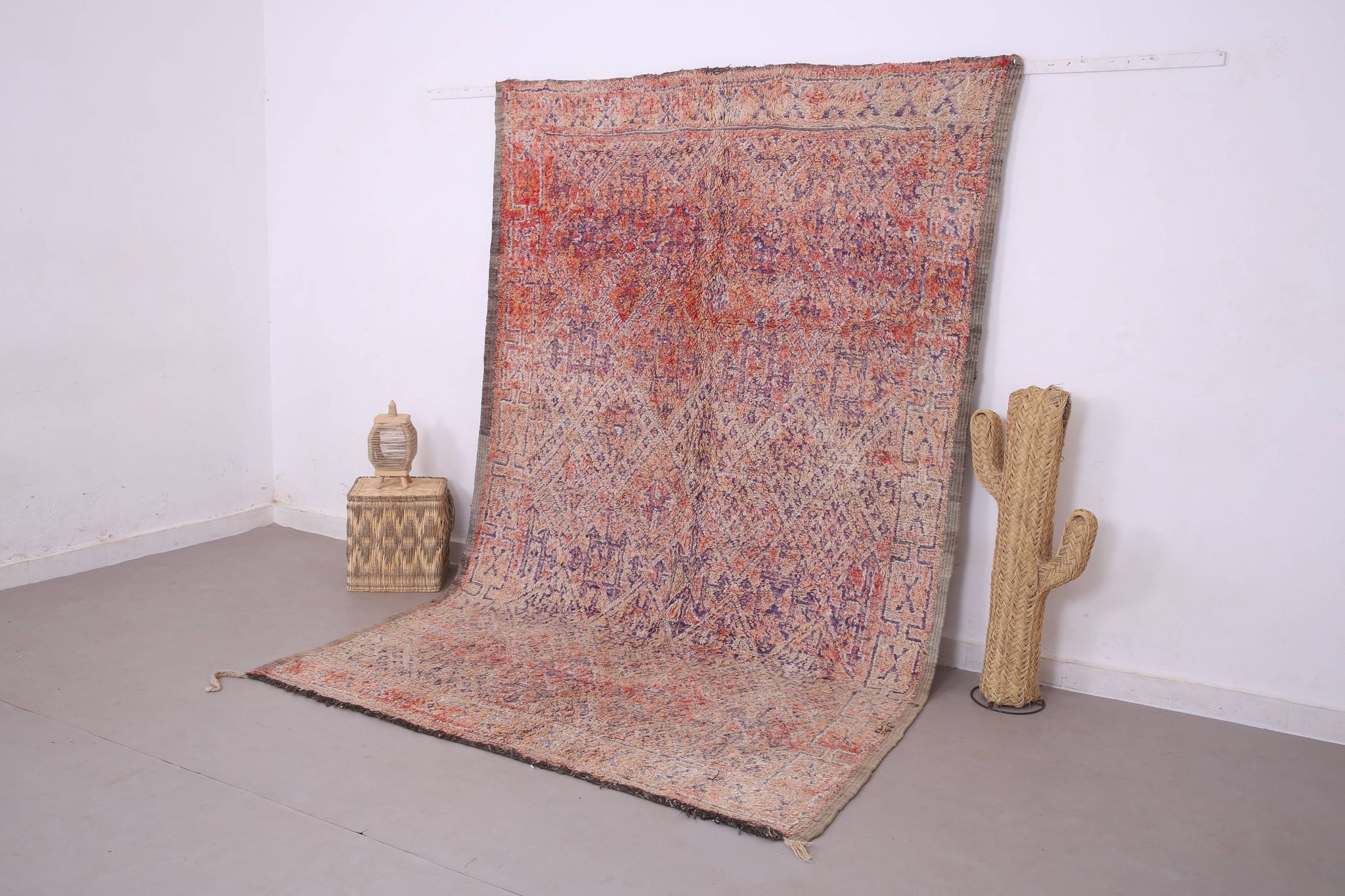 Pink Vintage Moroccan Rug 197 x 320 cm, Berber Wool Rug, Handmade Boho Rug