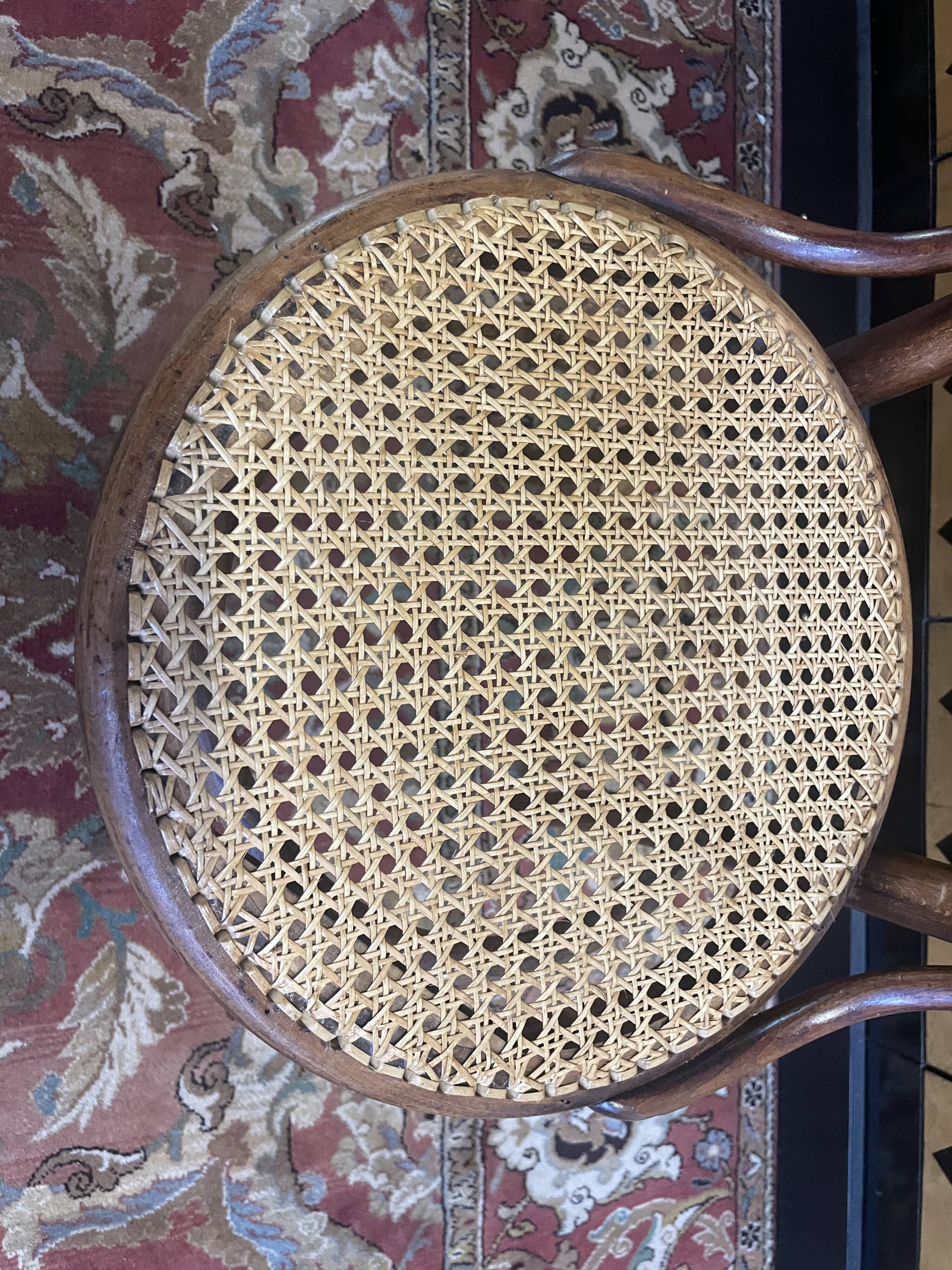 Suite de 6 chaises bistrot en cannage Thonet restaurées