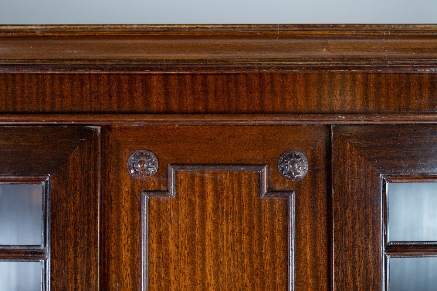 Hepplewhite mahogany showcases from the 1930s