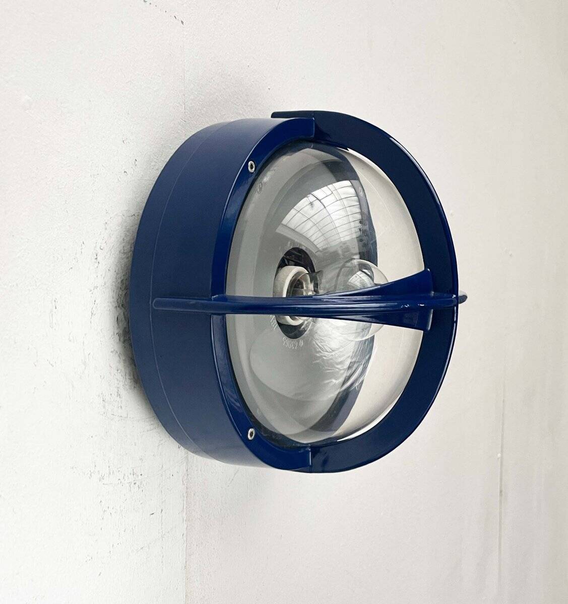 Lampe murale d'extérieur en métal bleu pirate de style danois moderne du milieu du siècle par Eva et Nils Koppel, Gert Edstrand pour Nordisk Solar, années 1960