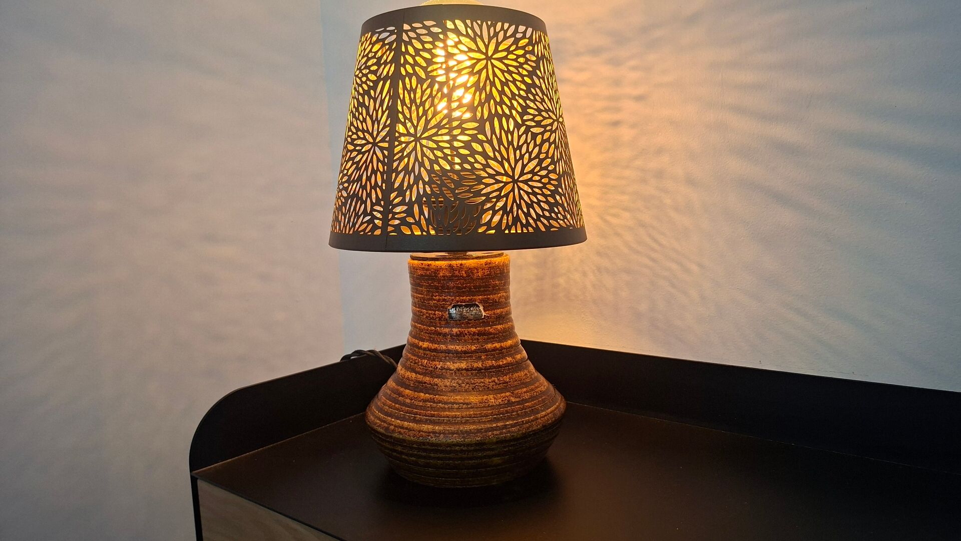 Accolay lamp with shade