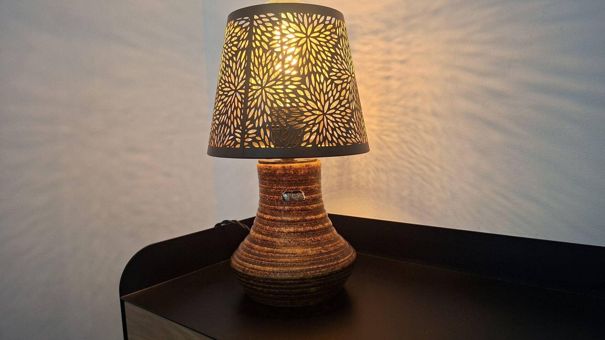Accolay lamp with shade