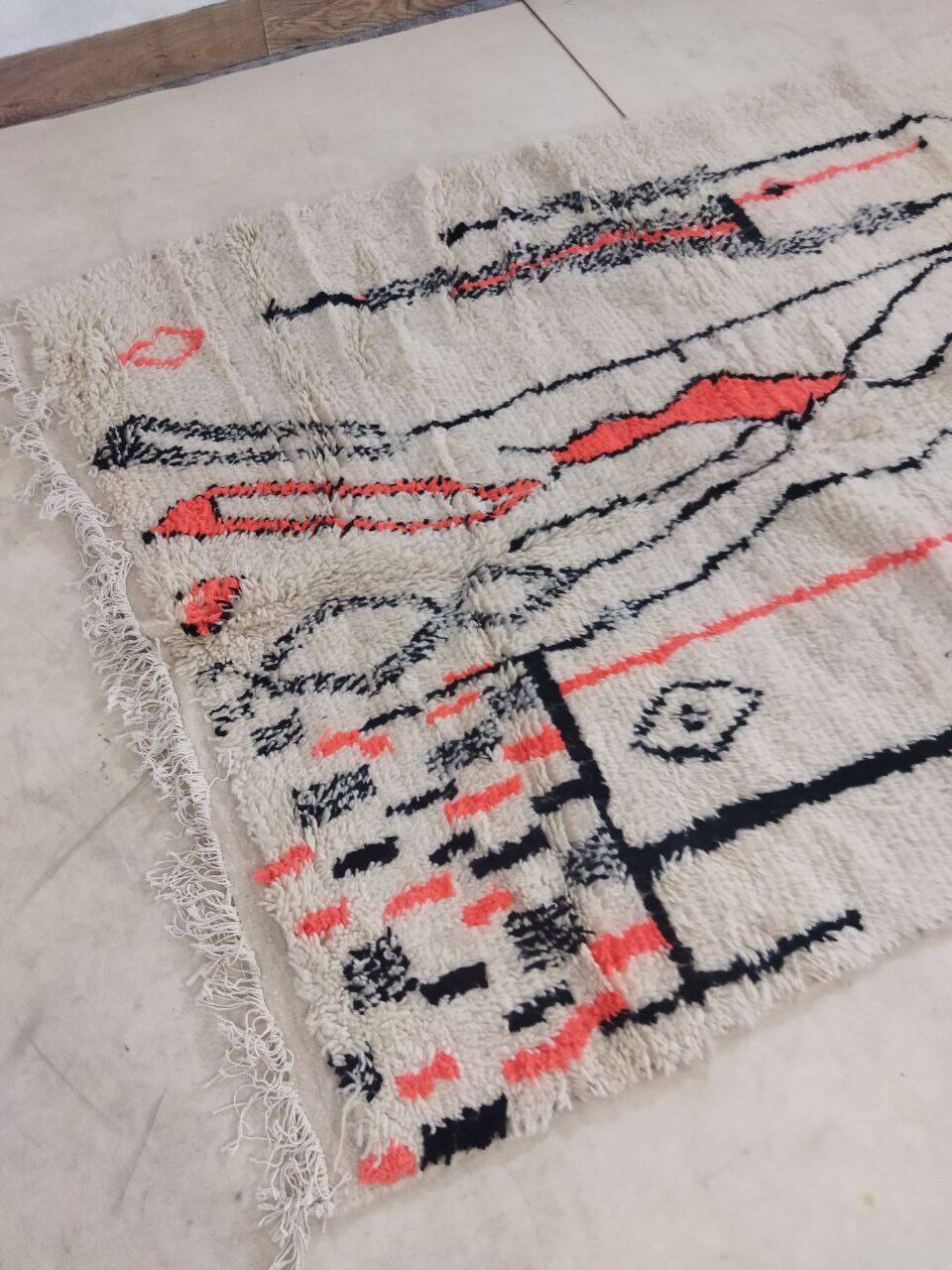 Handmade moroccan berber rug 232 x 145 cm