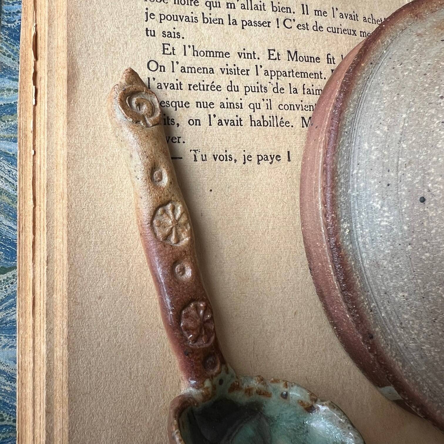 Bol artisanal en grès vernissé