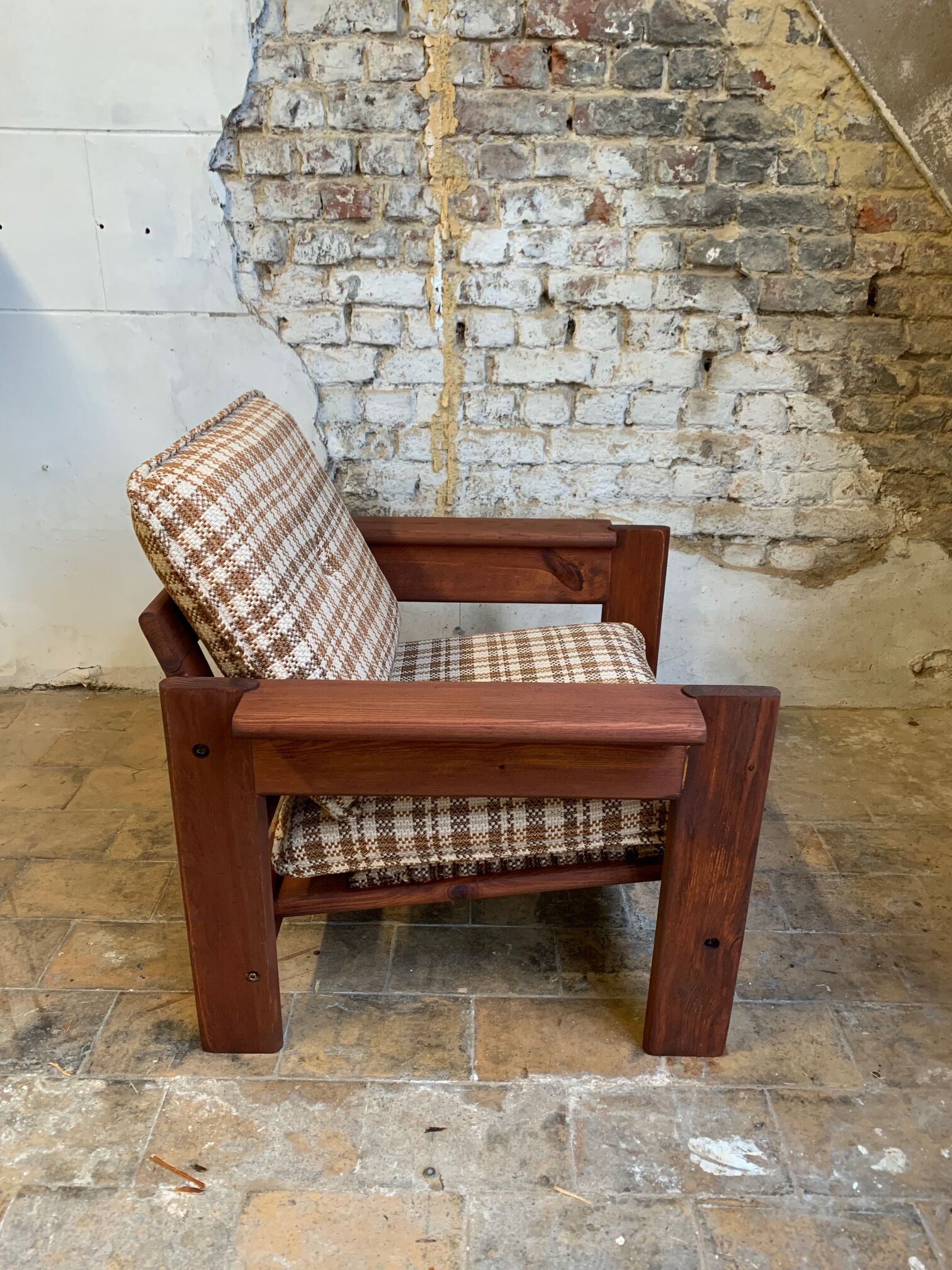 Fauteuil Brutaliste en pin des années 1960