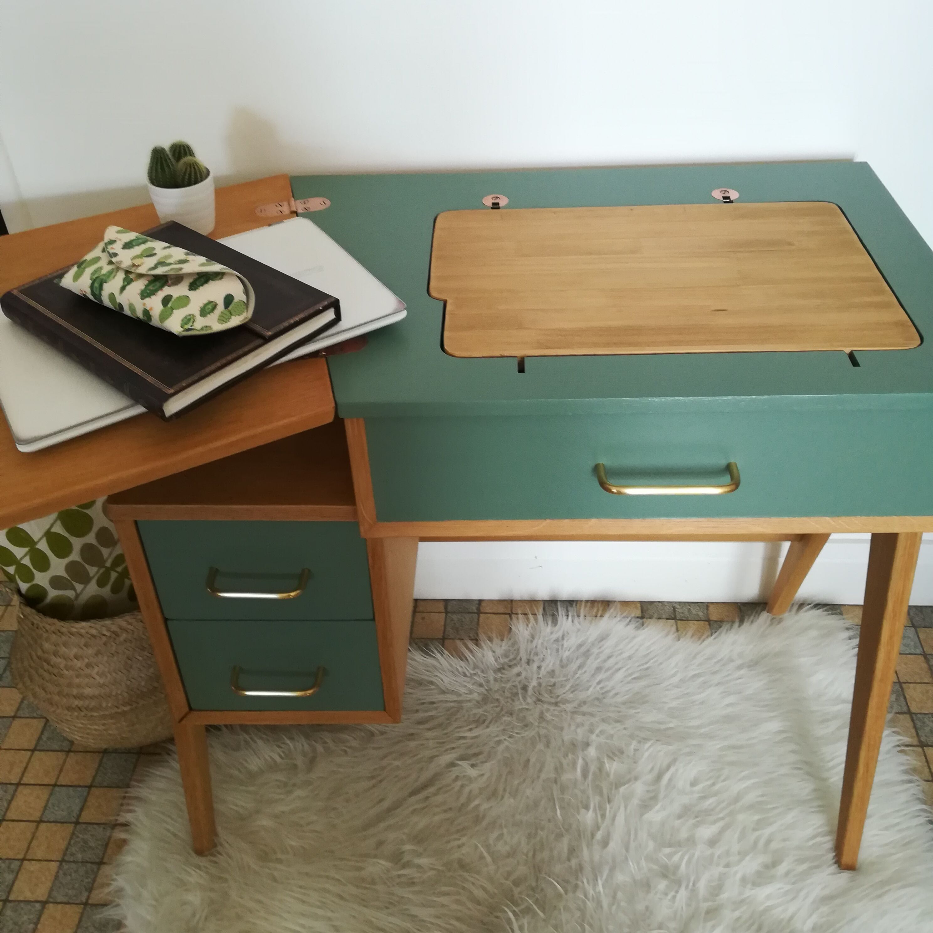 Vintage 50s office, compass feet