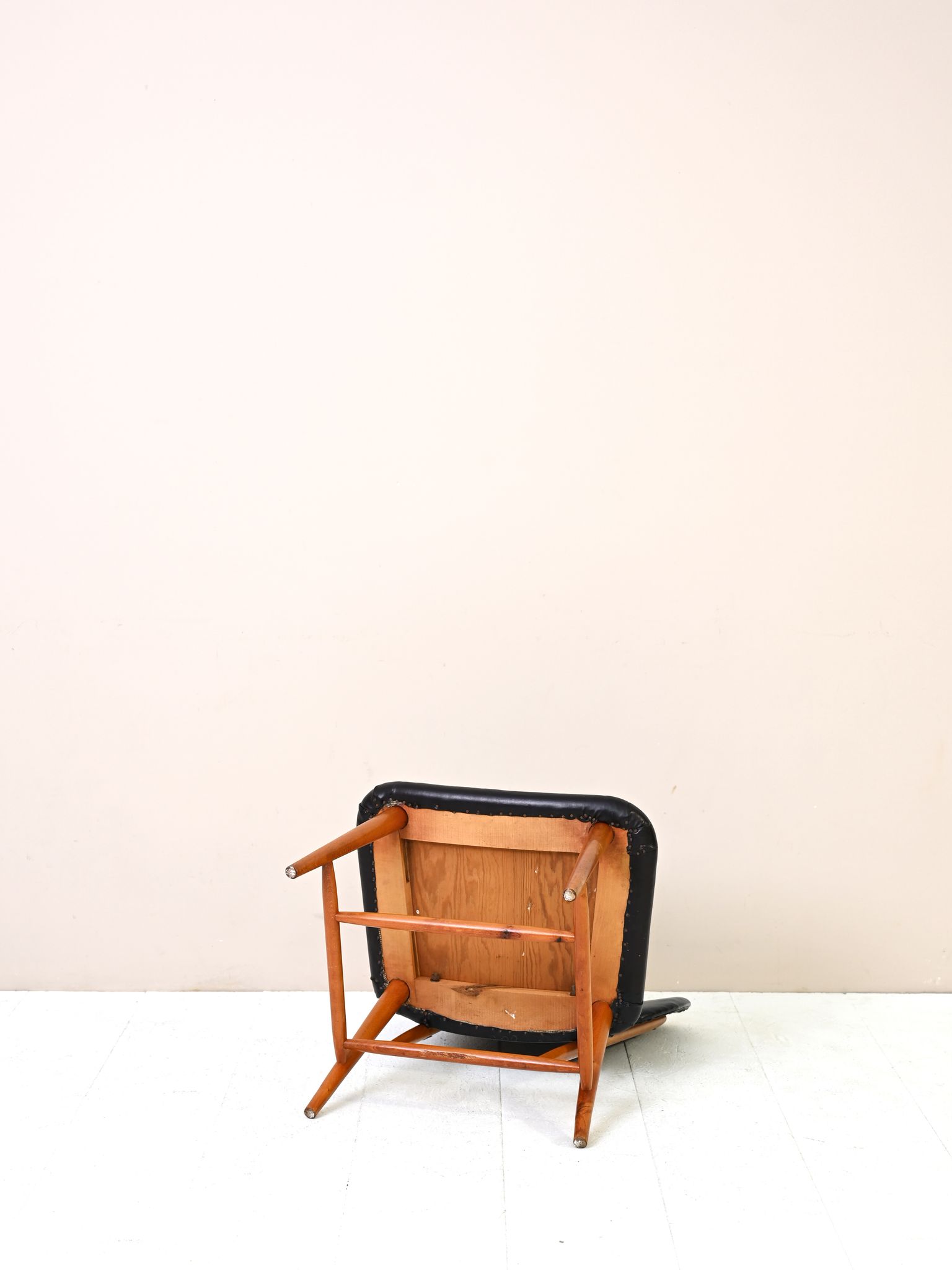 Chaise scandinave vintage en cuir noir