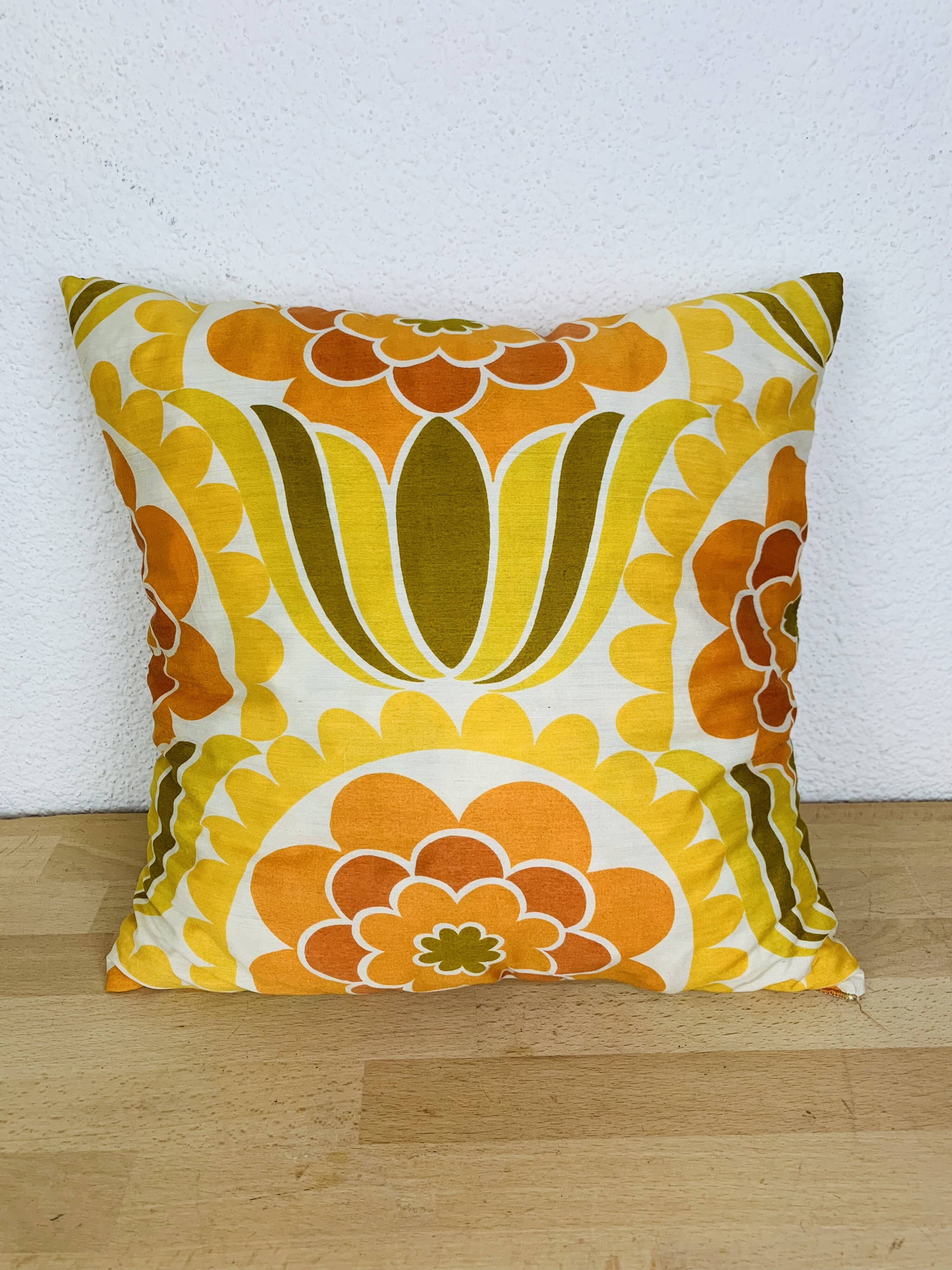 Vintage 70s flower cushion 37 x 37 cm