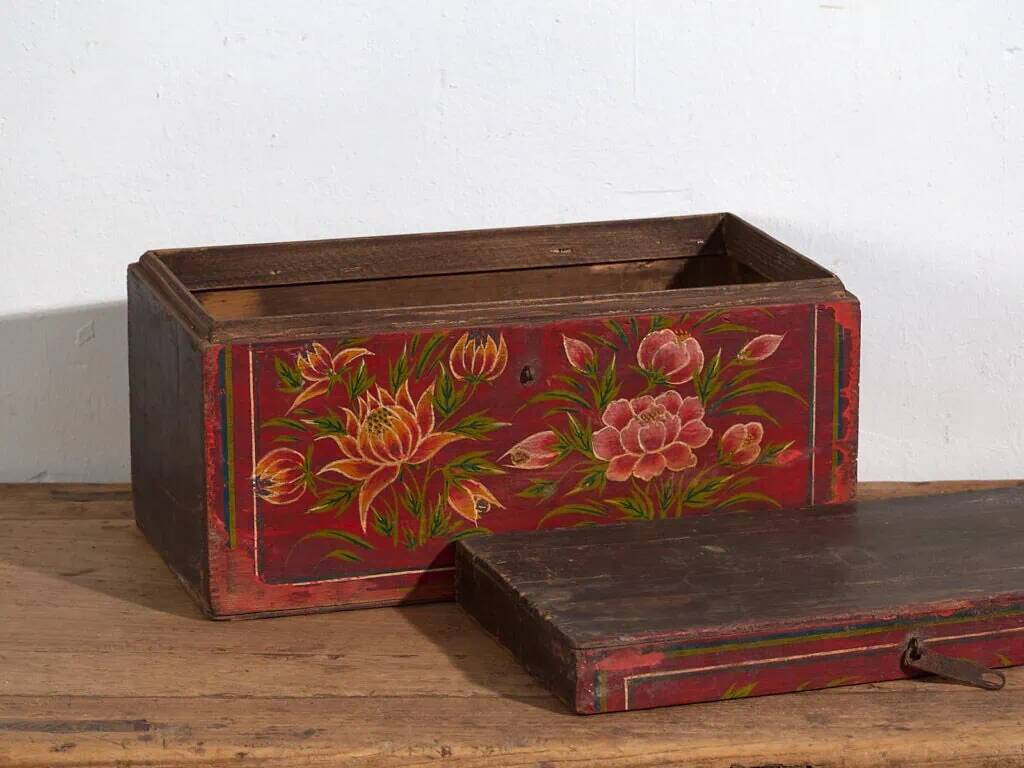 Antique box with hand-painted floral patterns (c.1900) #27
