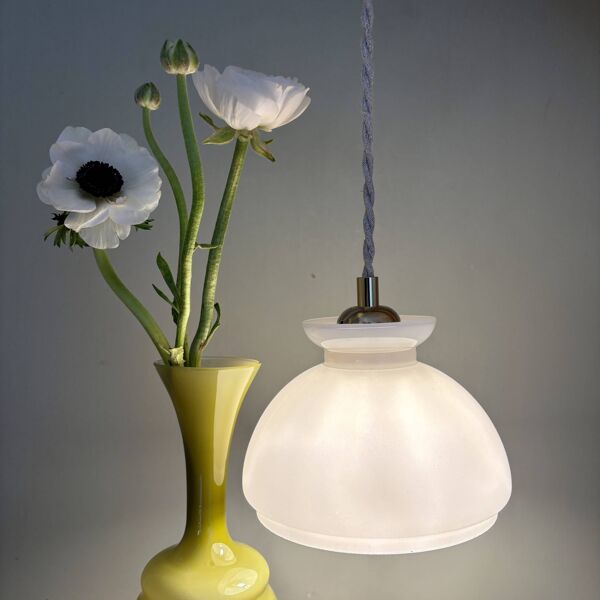 Suspension abat-jour vintage en opaline blanche