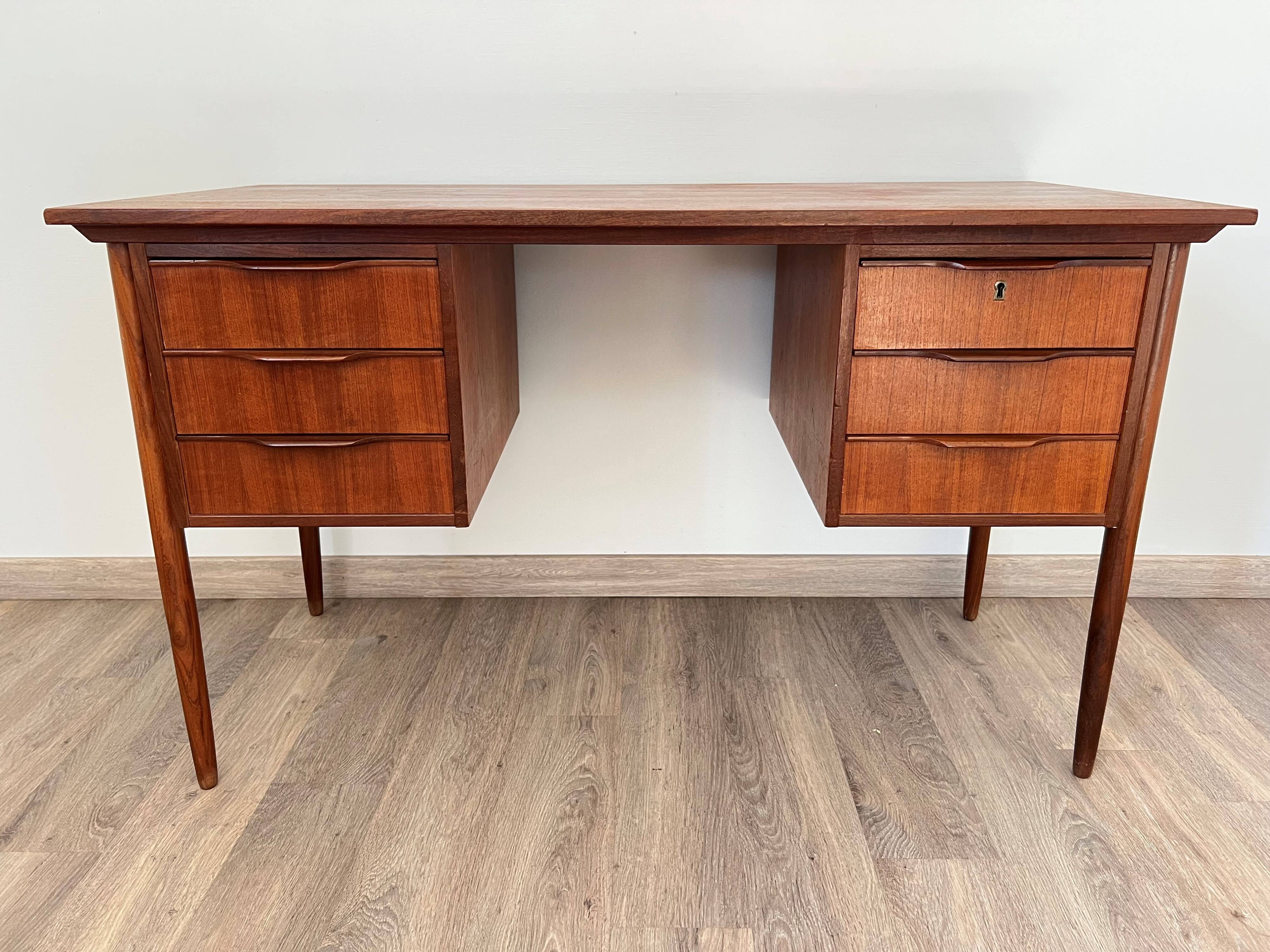 Scandinavian desk with 6 drawers from the 50s/60s