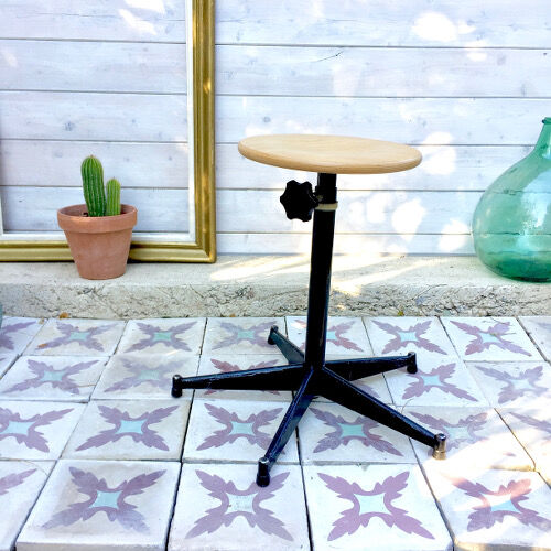 Tabouret industriel à vis