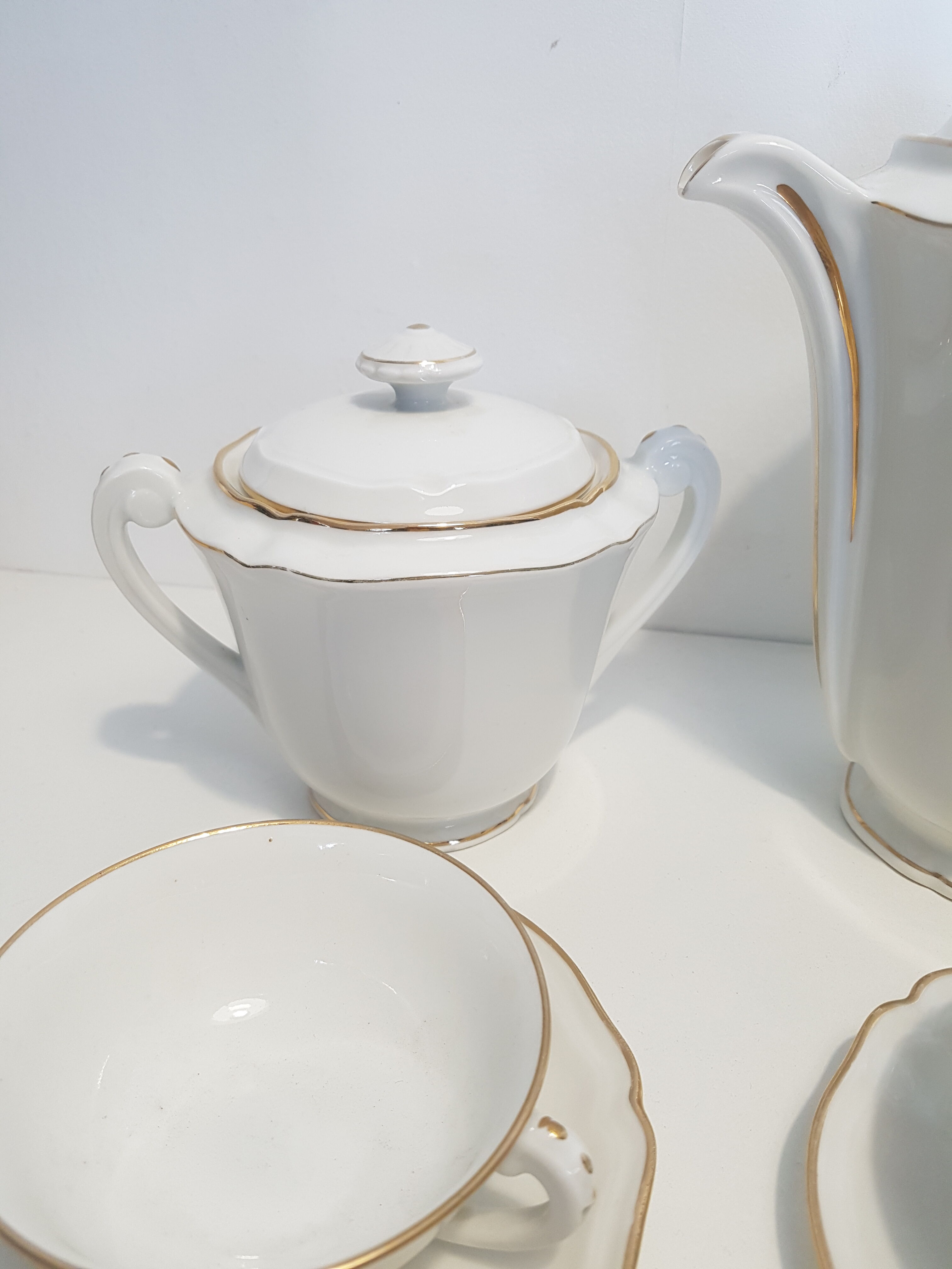 Coffee service in limoges porcelain, white and gold