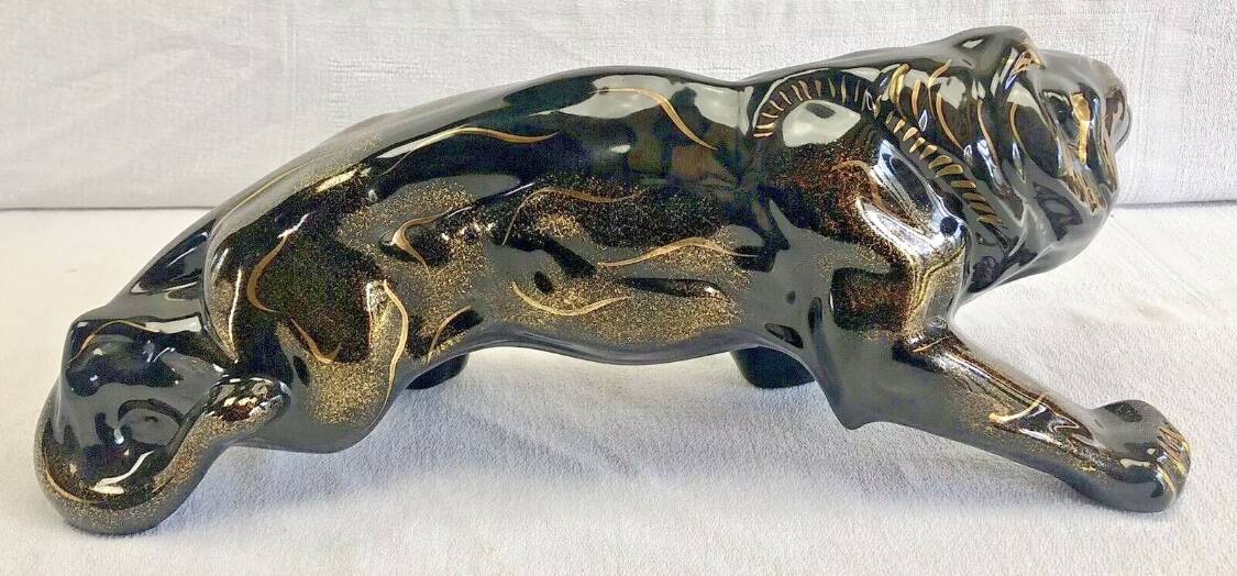 Art Deco lion statue 1930 cracked Saint Clément