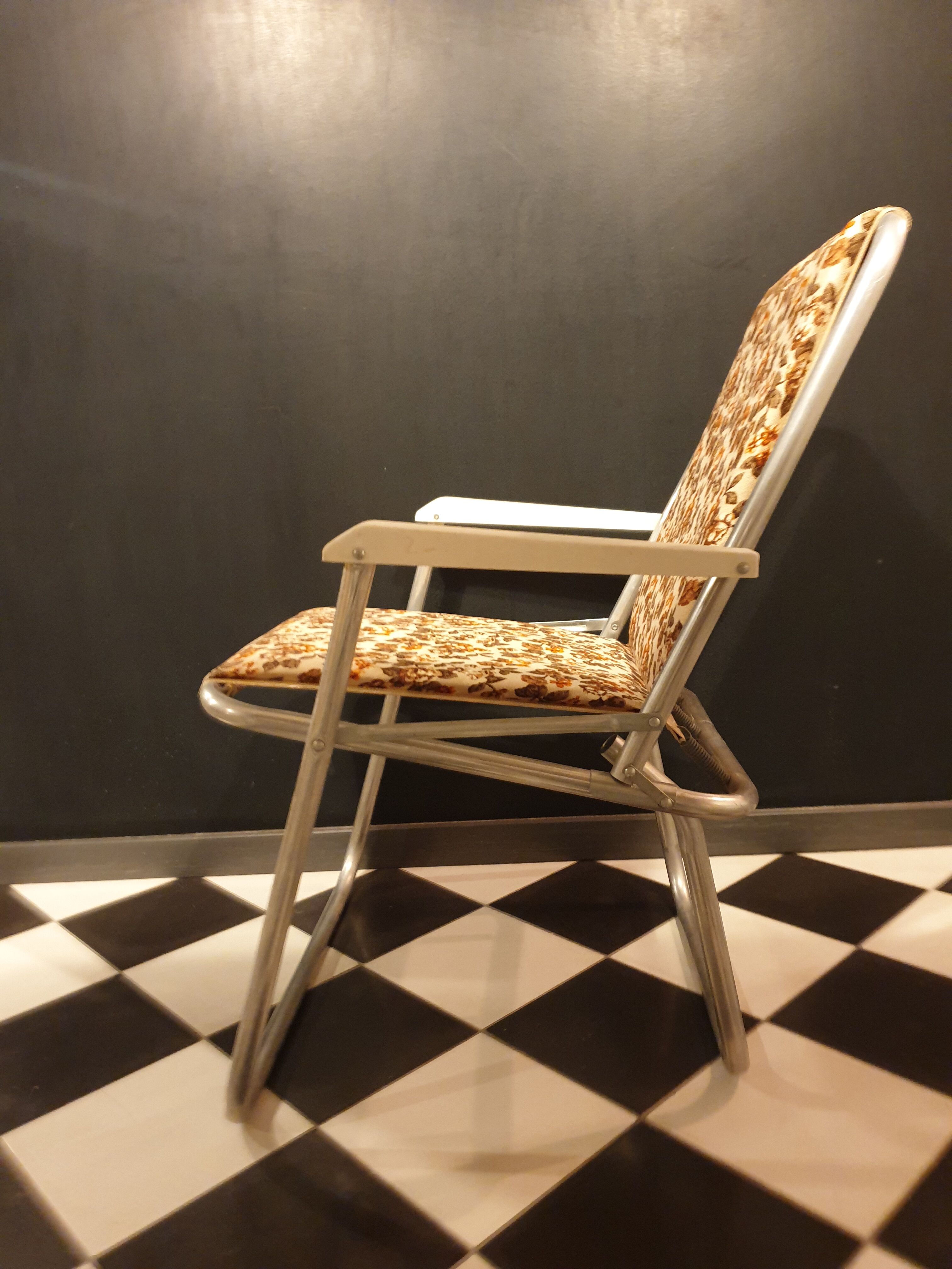 Folding garden chair