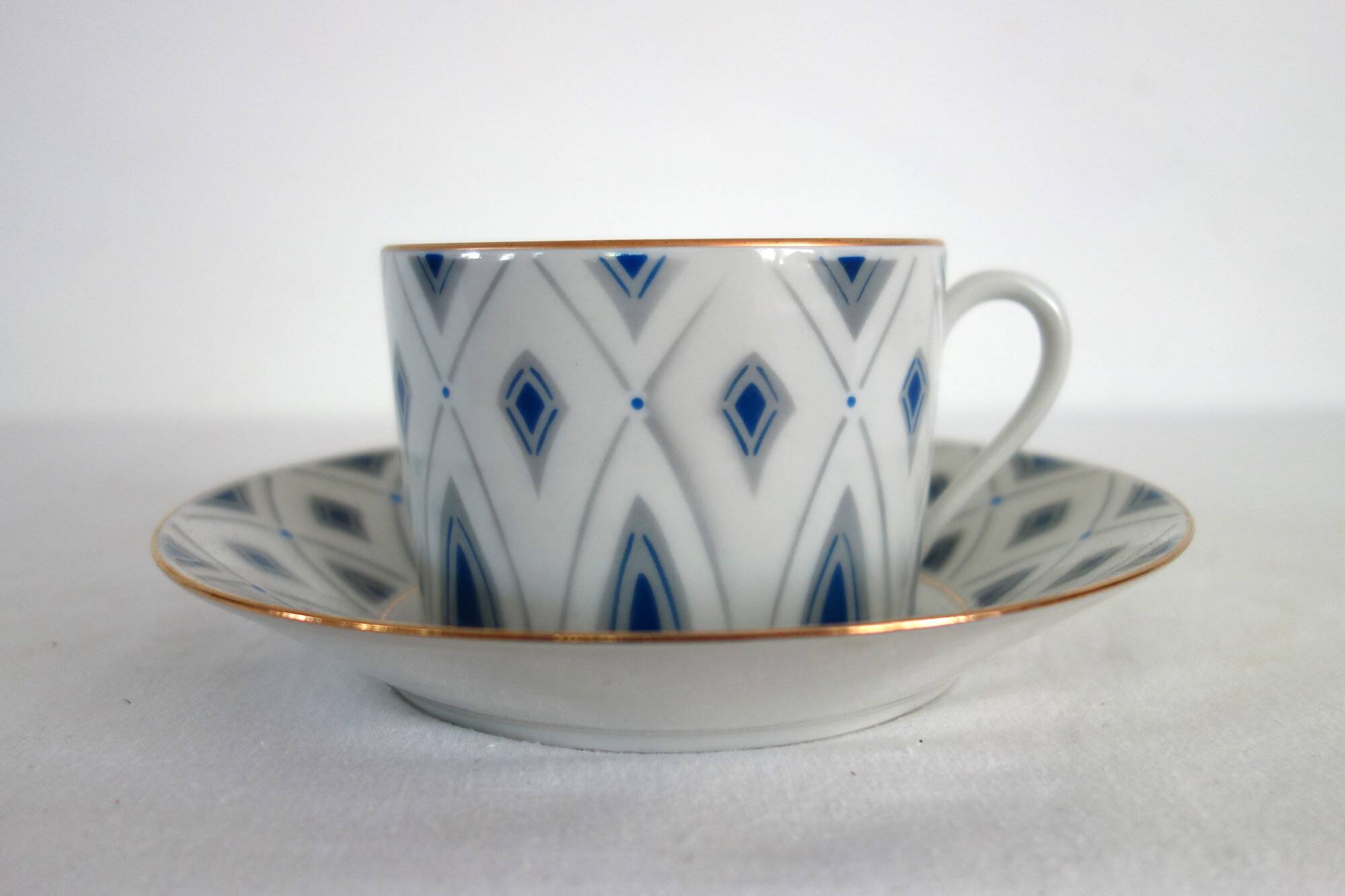 Tasse à thé avec soucoupe en porcelaine de Limoges années 30