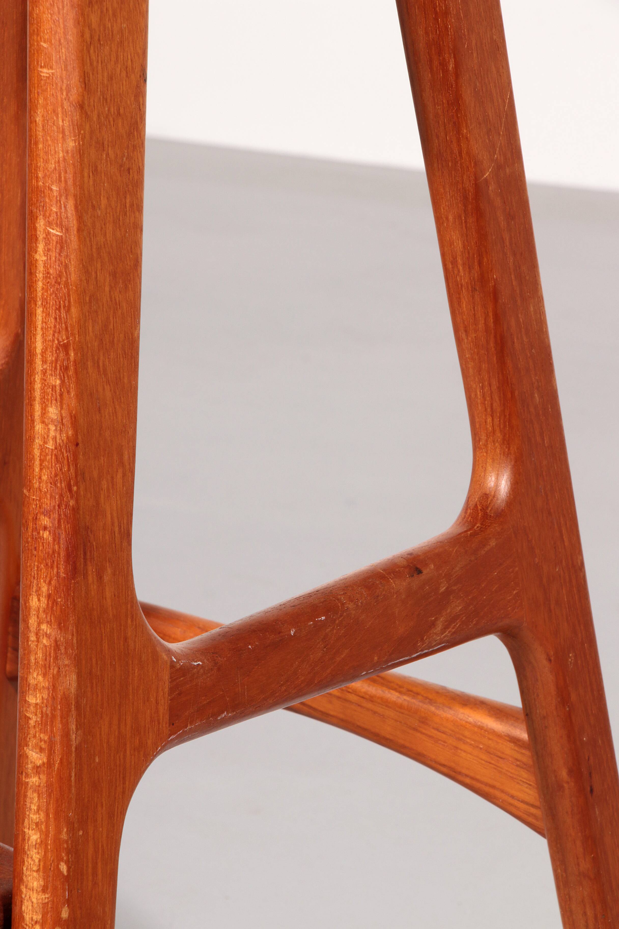 Design bar stool in wood and black leather by Erik Buch 1960