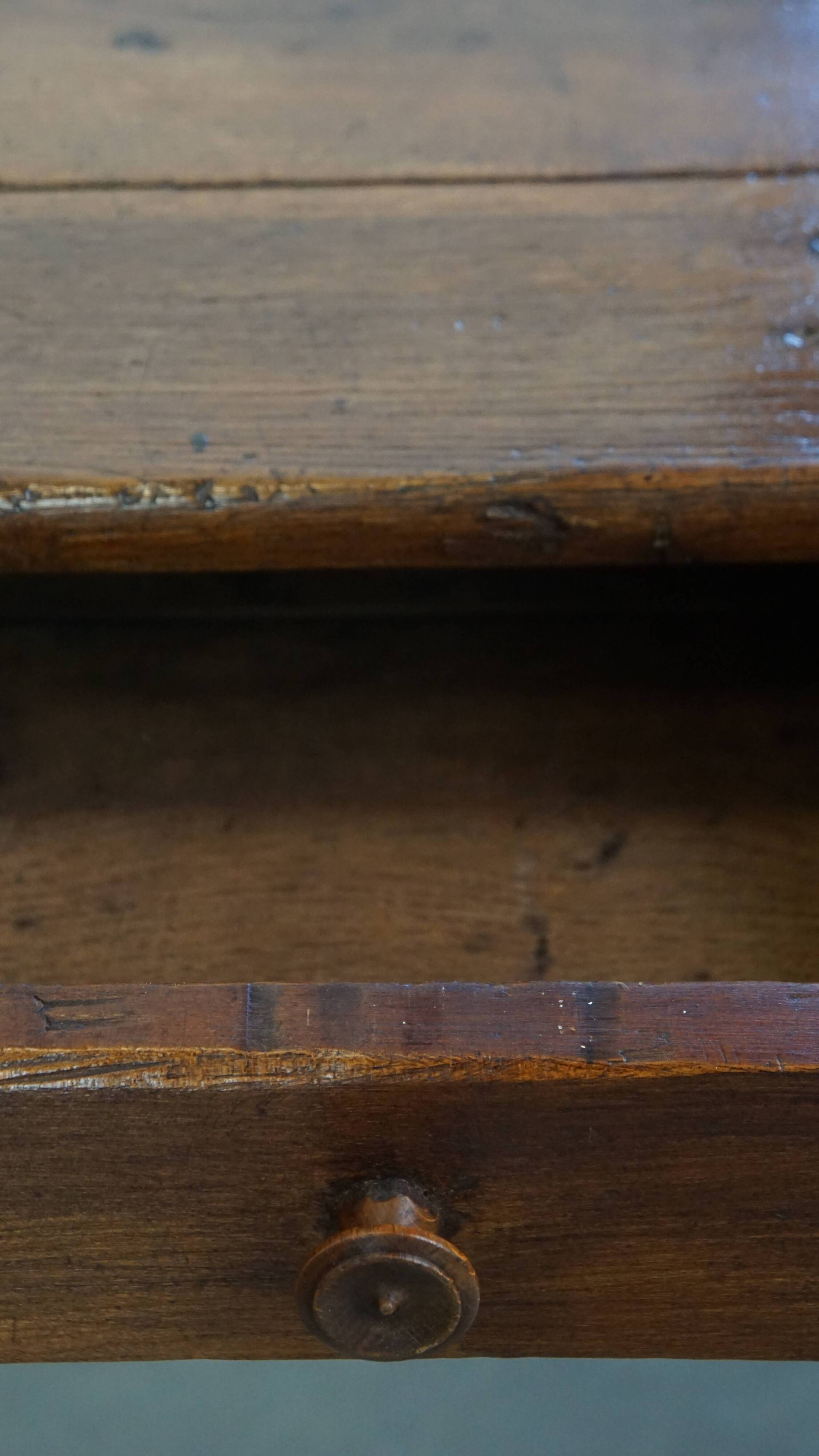 Table de ferme en chêne 2 tiroirs, début du 19e siècle
