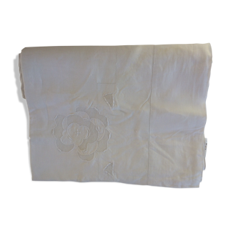 Drap ancien avec broderies