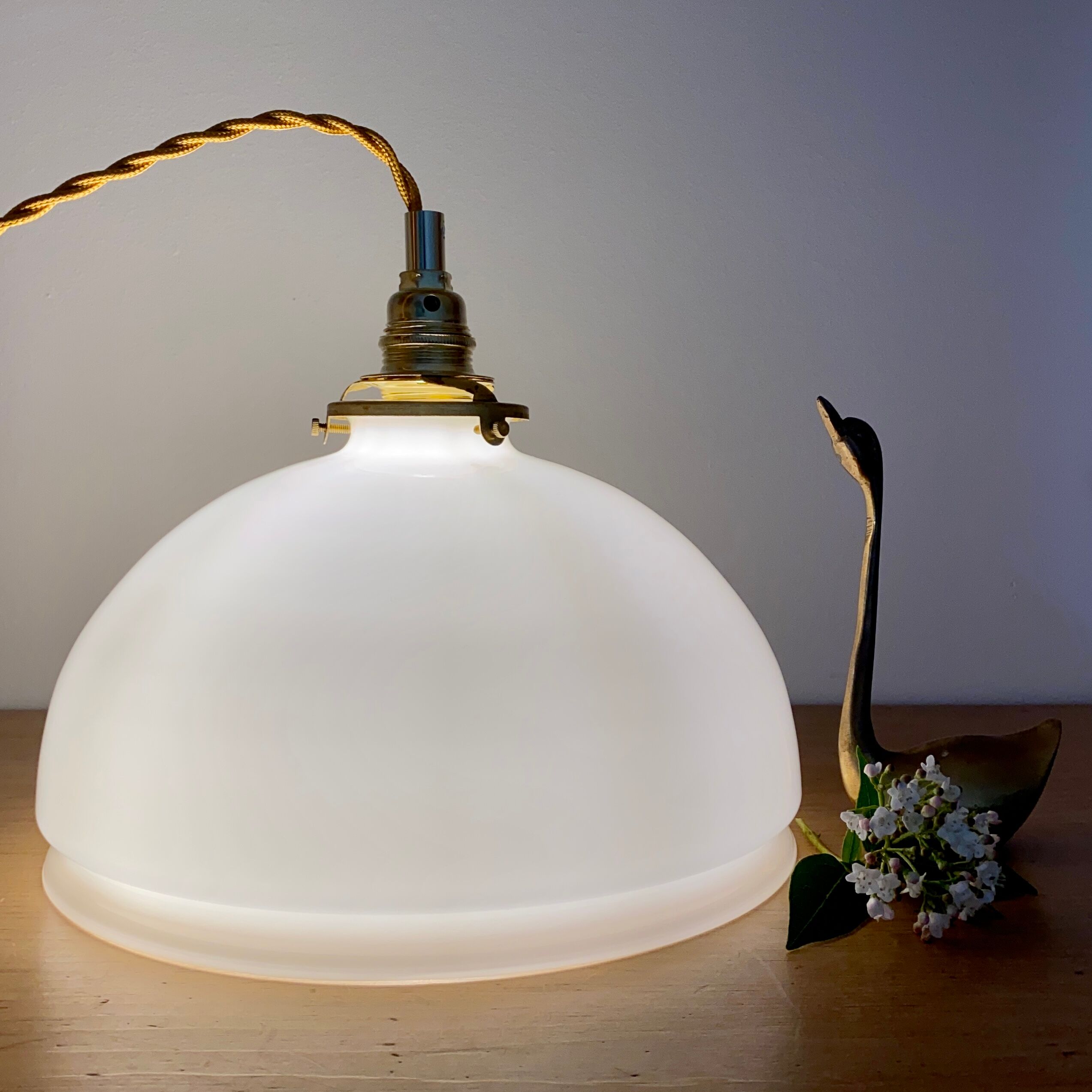 Vintage lampshade suspension in white opaline