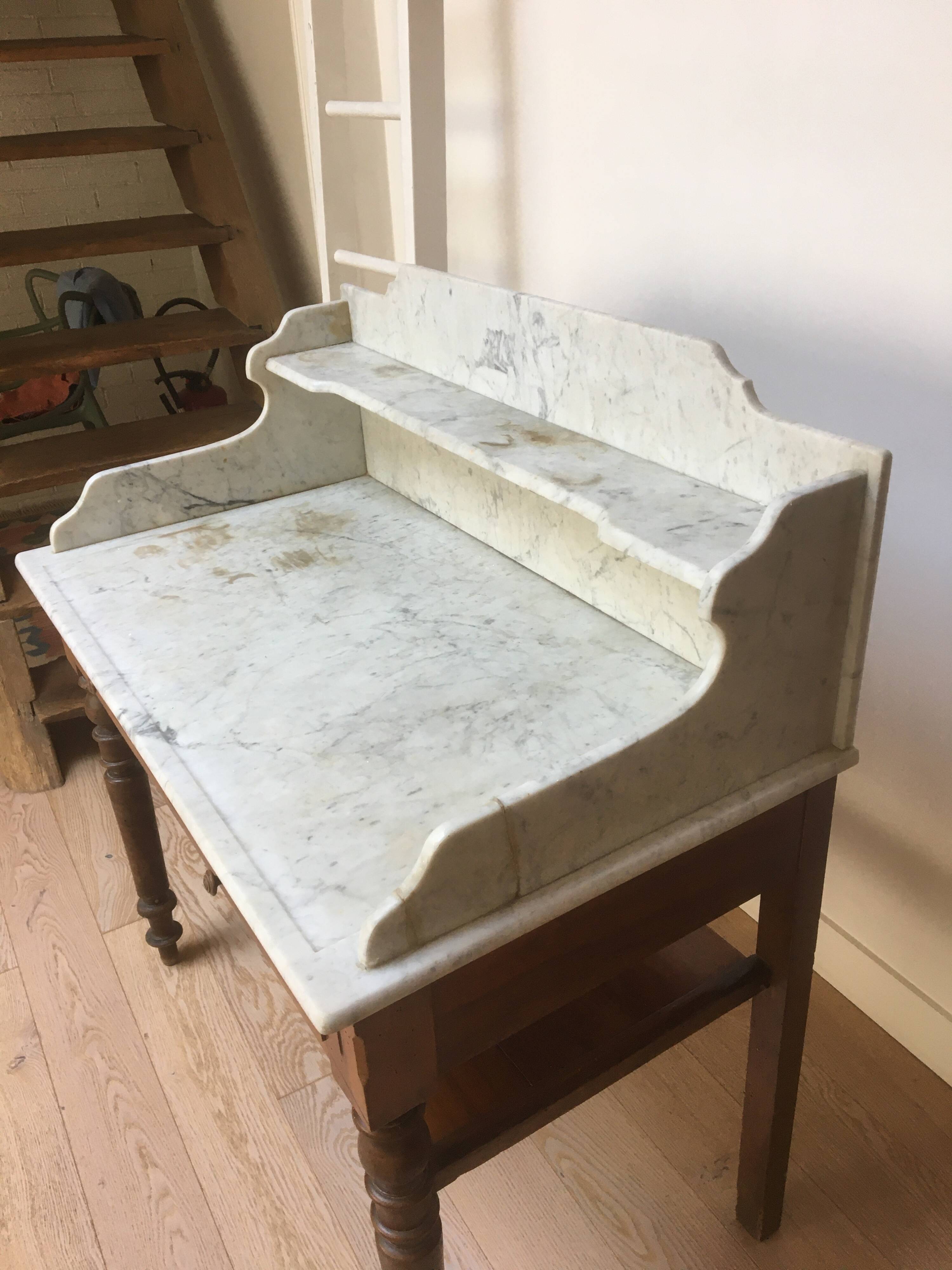 Provençal dressing table