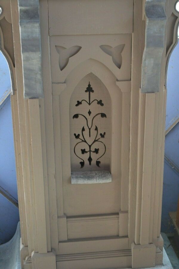 Socle en bois et zinc