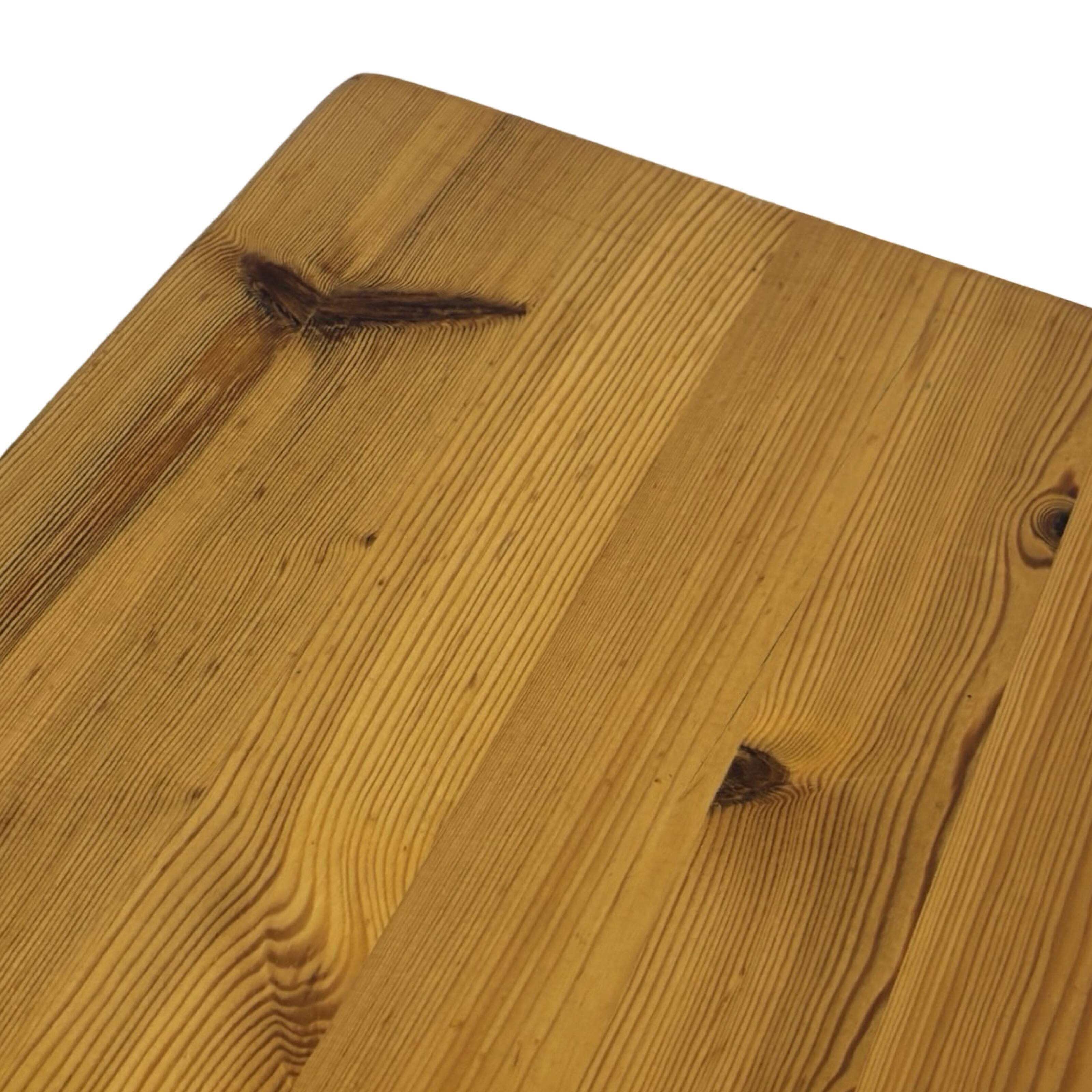 Vintage side table in Pine wood 1970s small table