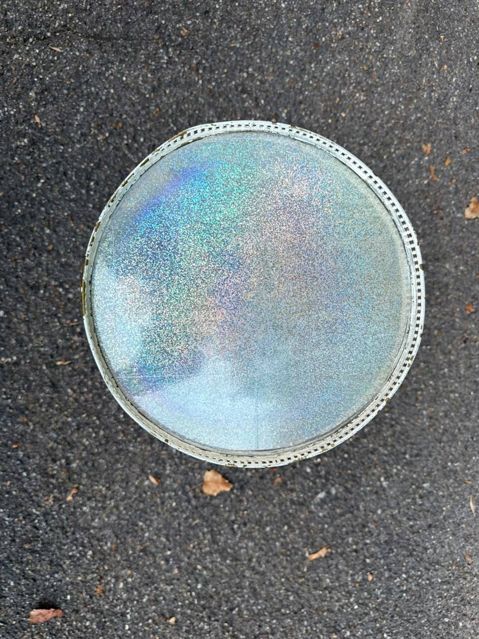 White tripod gueridon in Louis XVI style with a mirrored top, 1970.