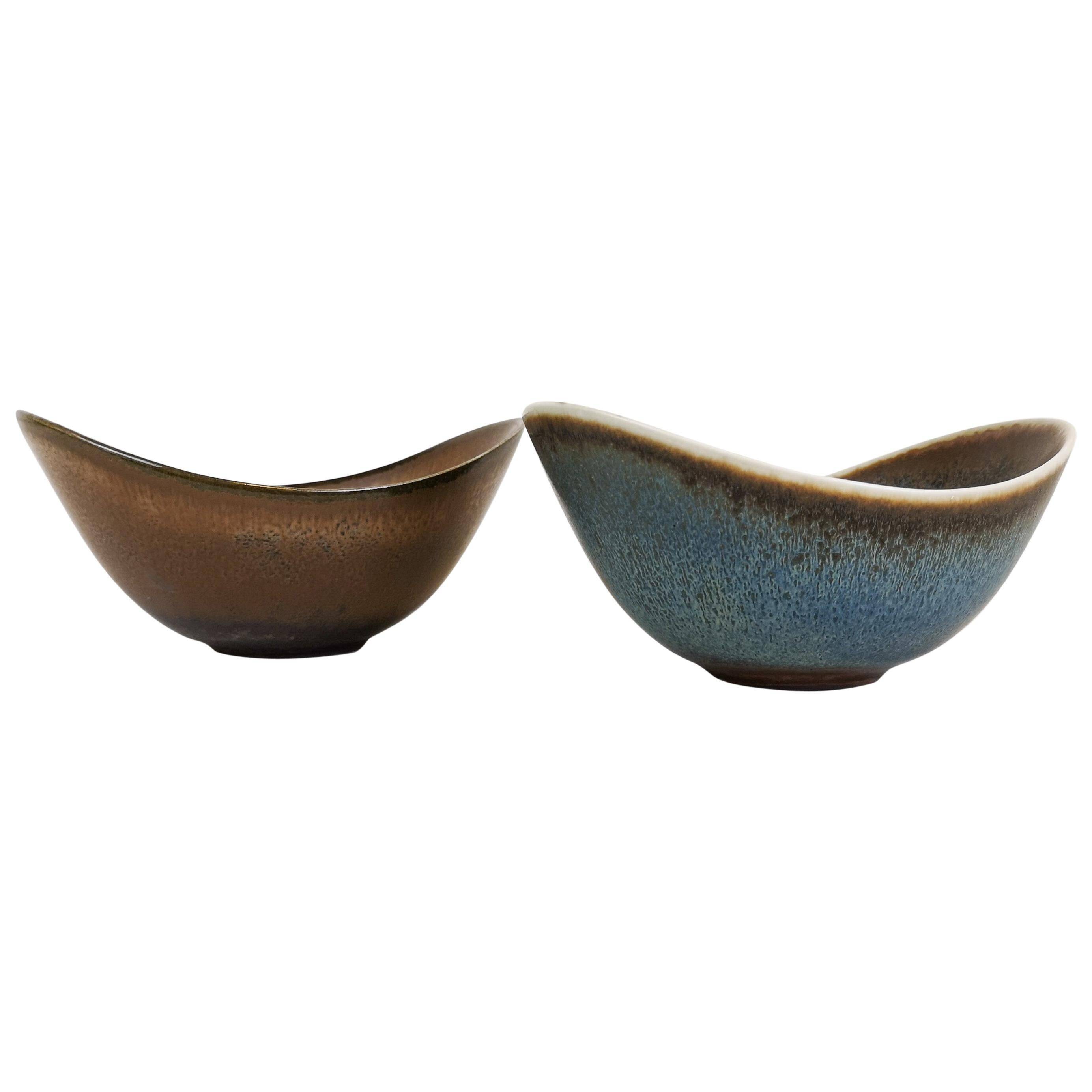 Mid-century pair of bowls by Rörstrand Sweden by Gunnar Nylund, 1950s.