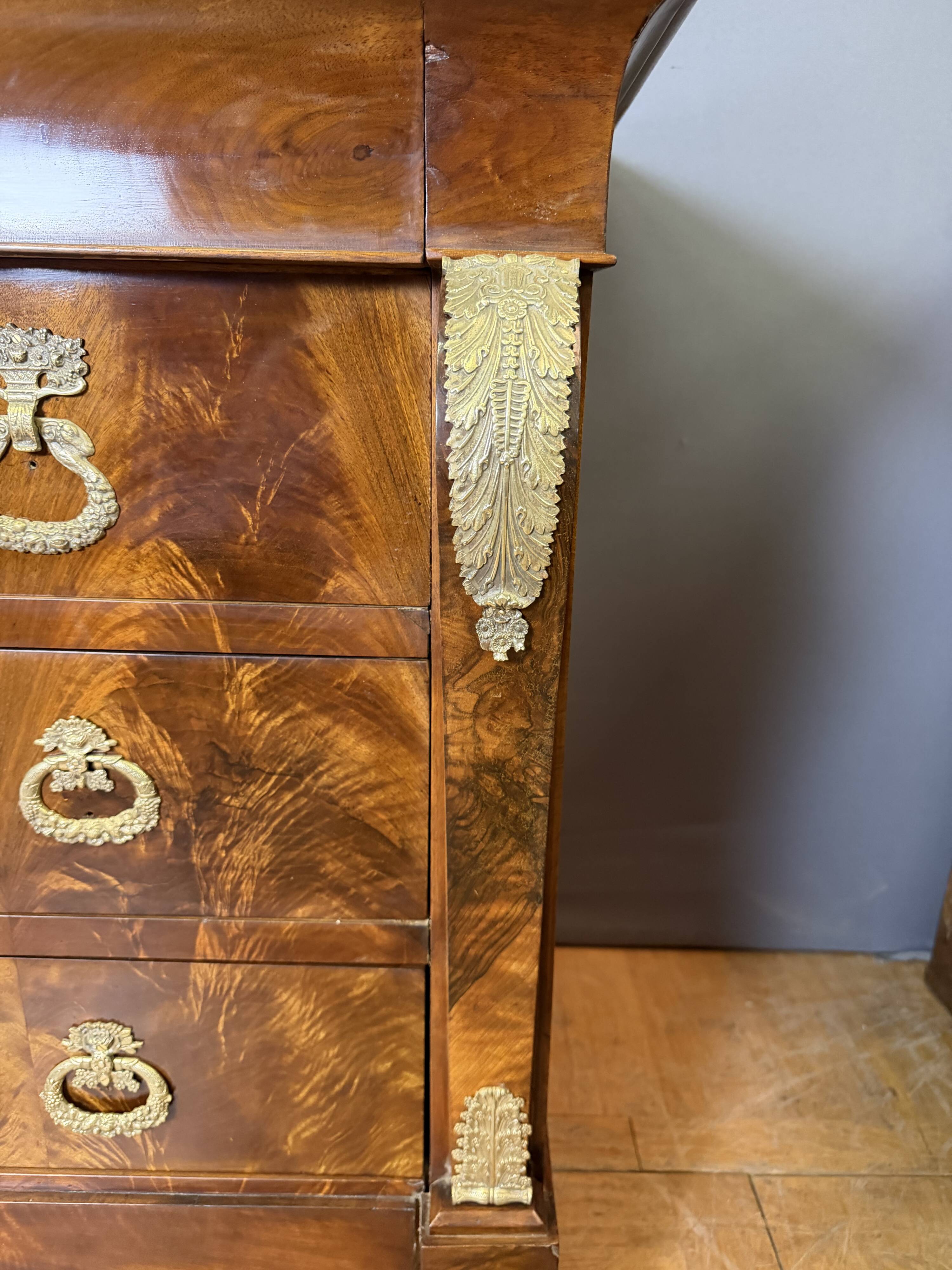 commode d'époque Restauration à Crosses