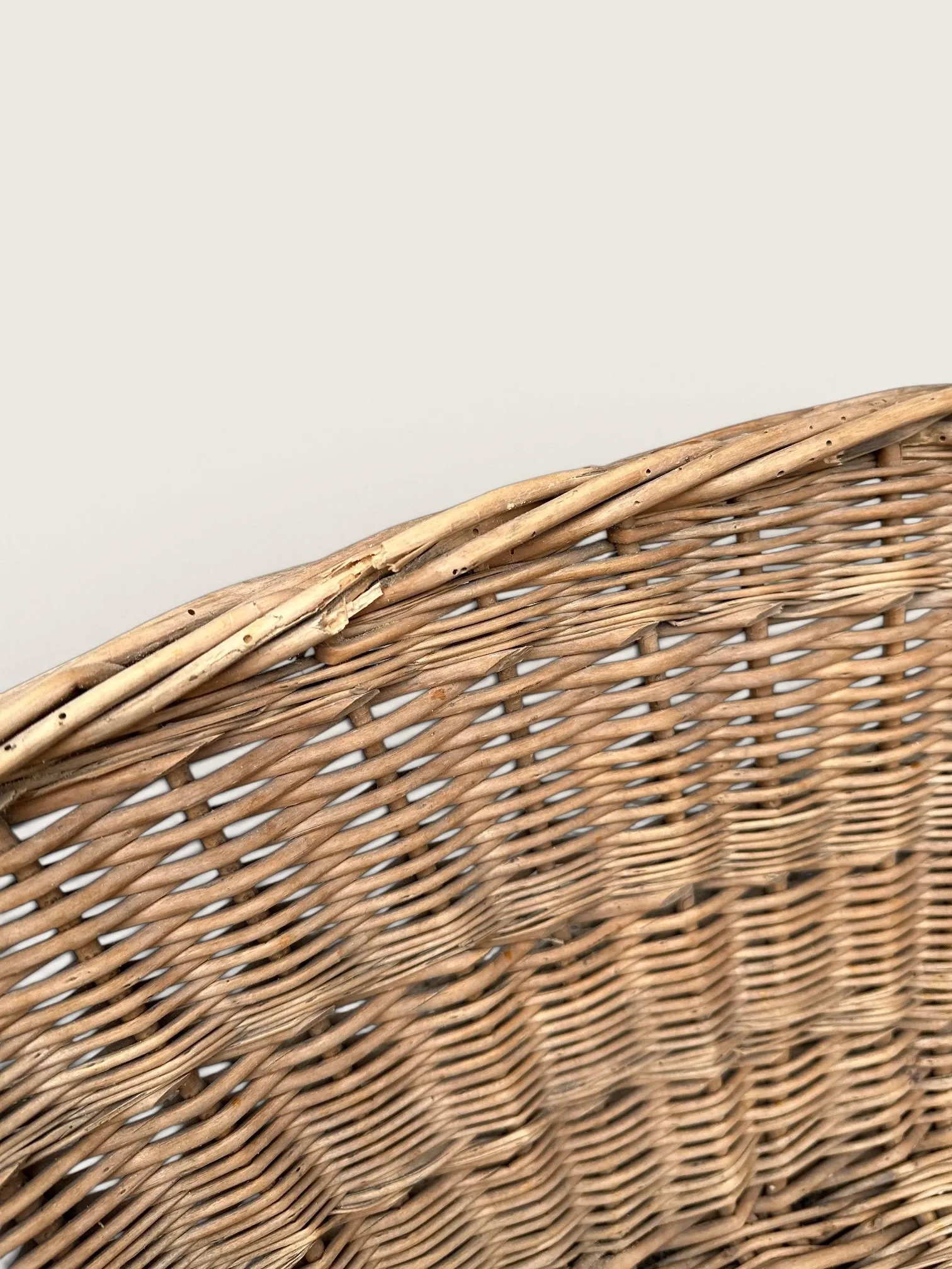 Grand panier à linge ovale en osier
