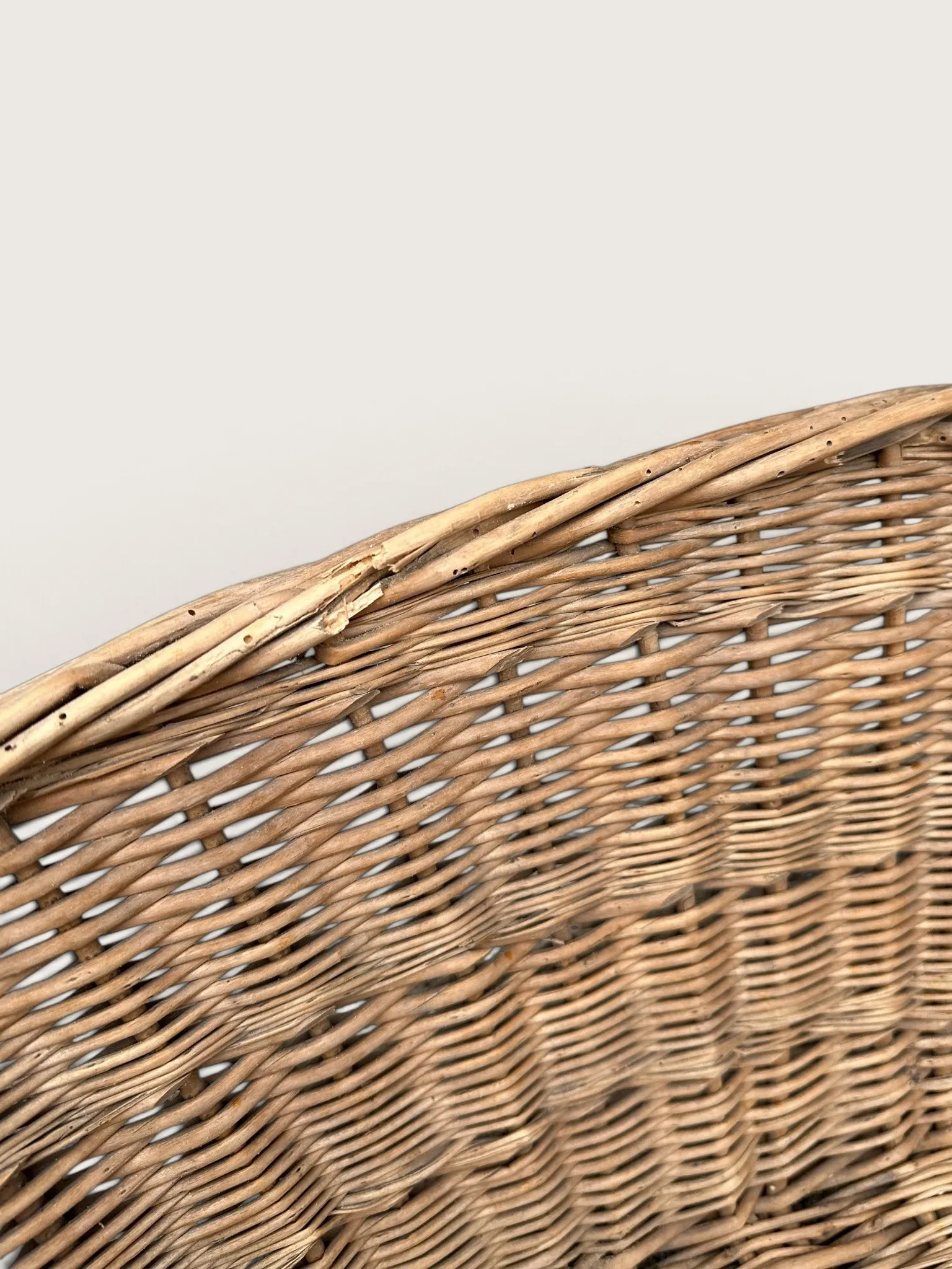 Grand panier à linge ovale en osier