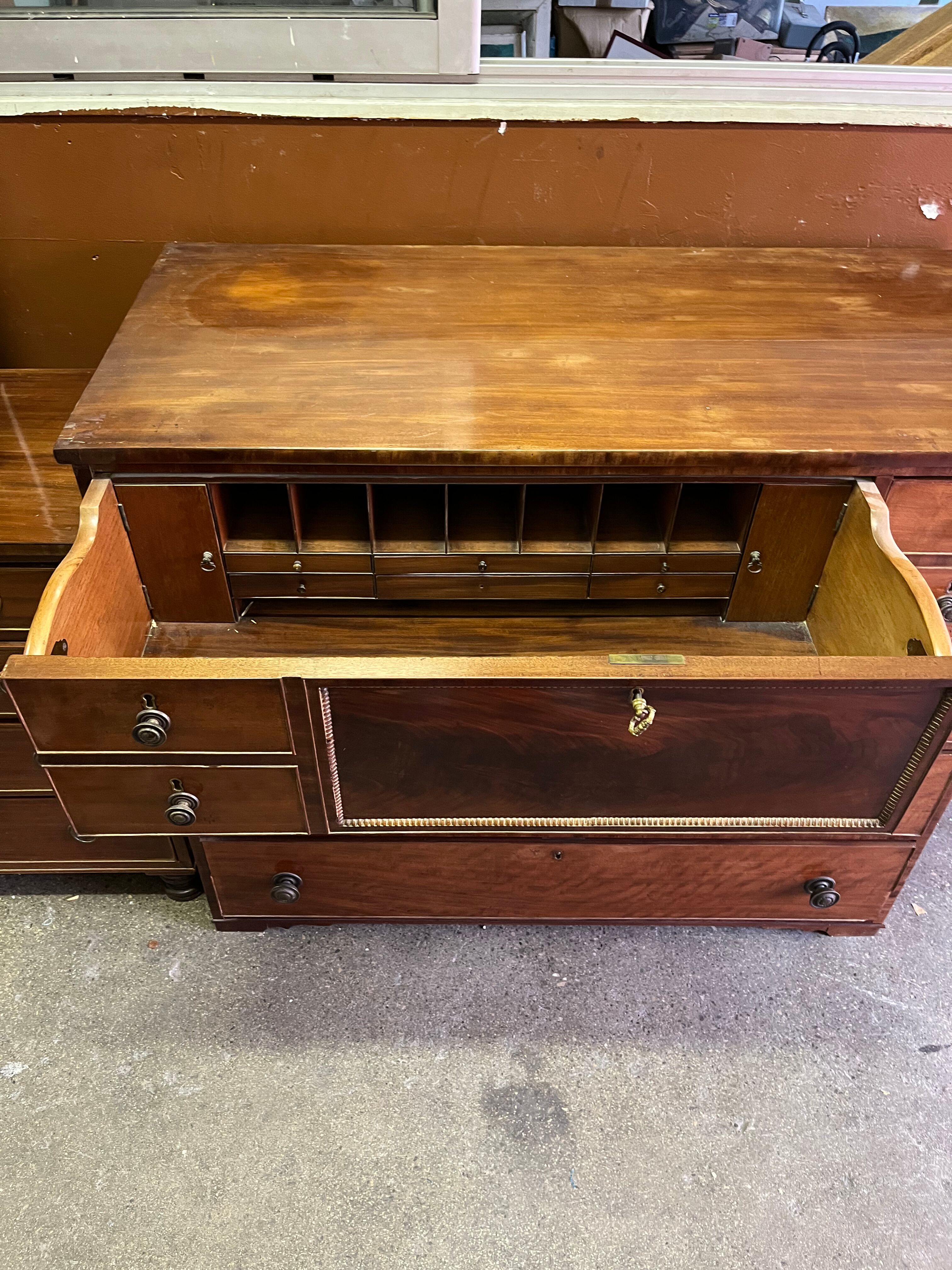 Commode secrétaire avec tiroirs