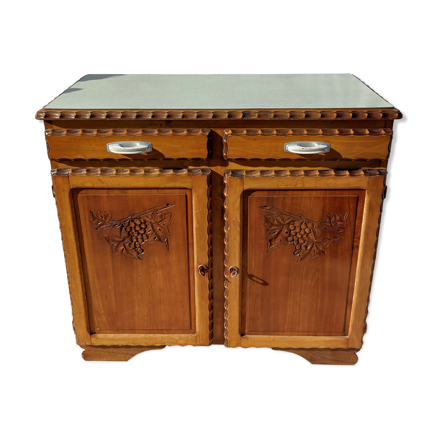 Brutalist Parisian buffet