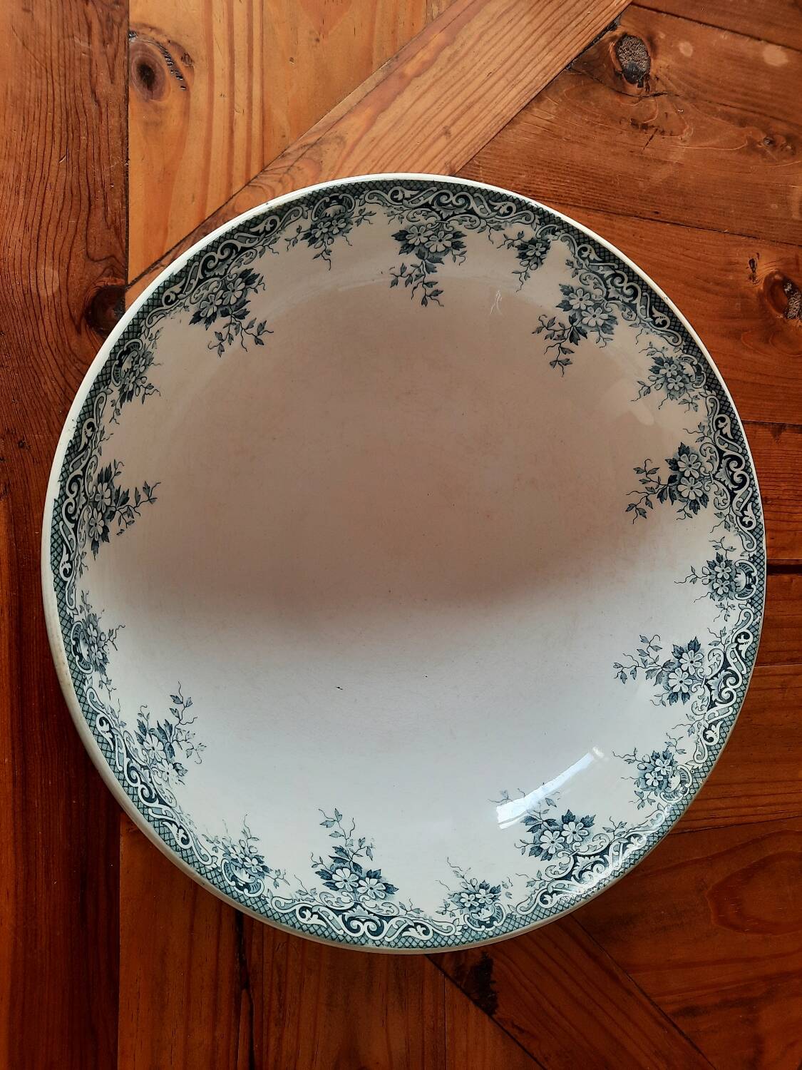 Vegetable dish on foot