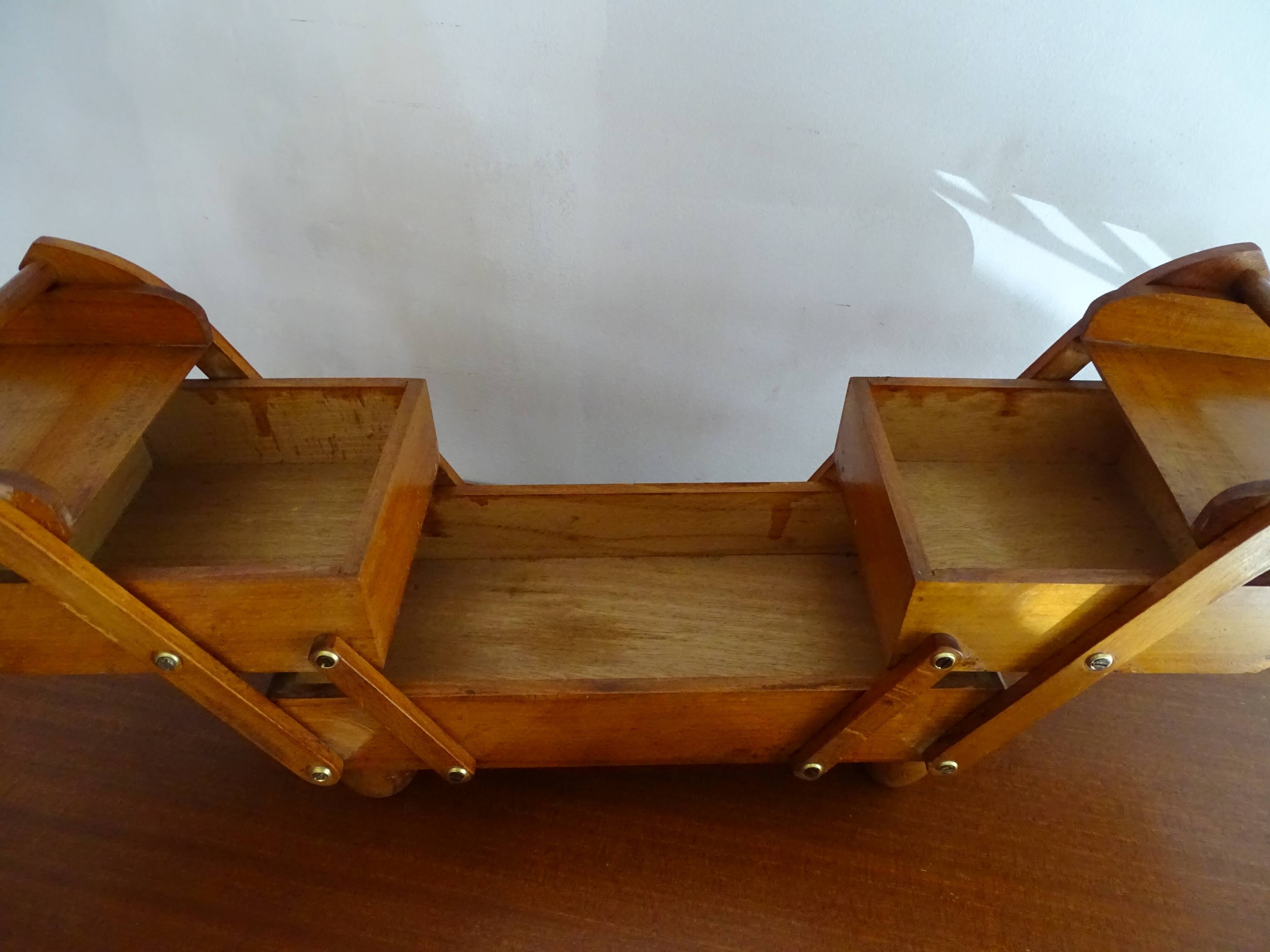 Worker to lay vintage wood