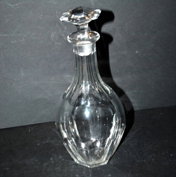 Carafe ancienne Malmaison en cristal taillé à côte plate Harcourt 21cm