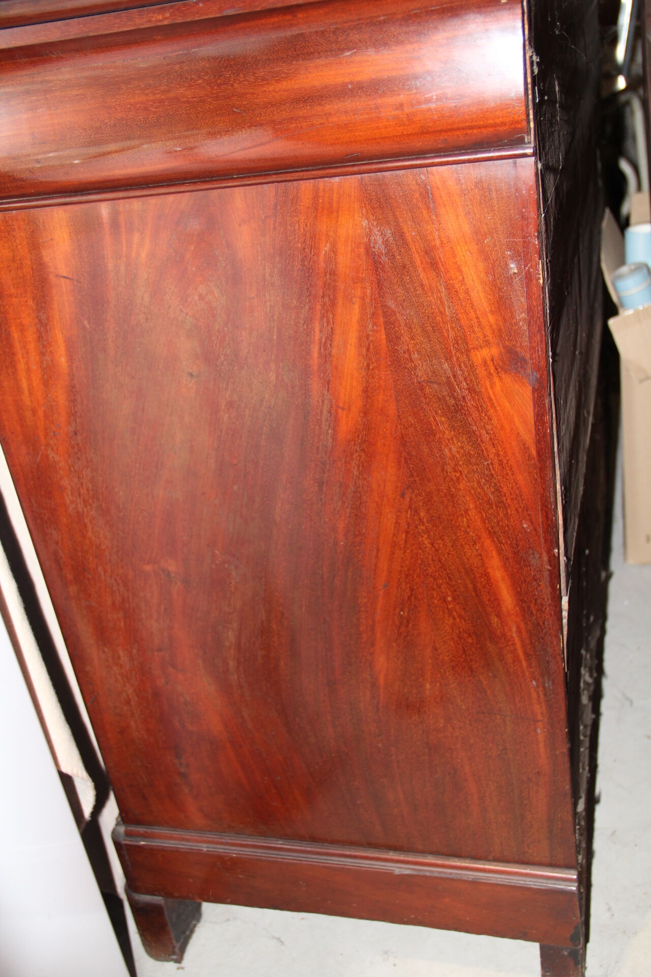 Louis Philippe chest of drawers, 19th century, in mahogany, Sainte-Anne marble