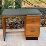 Scandinavian extendable desk in solid oak wood and green leather