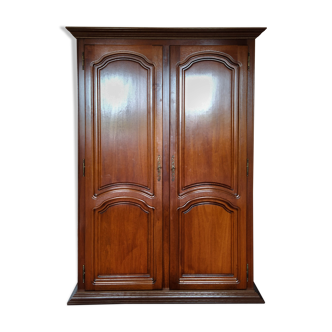 Armoire en bois massif