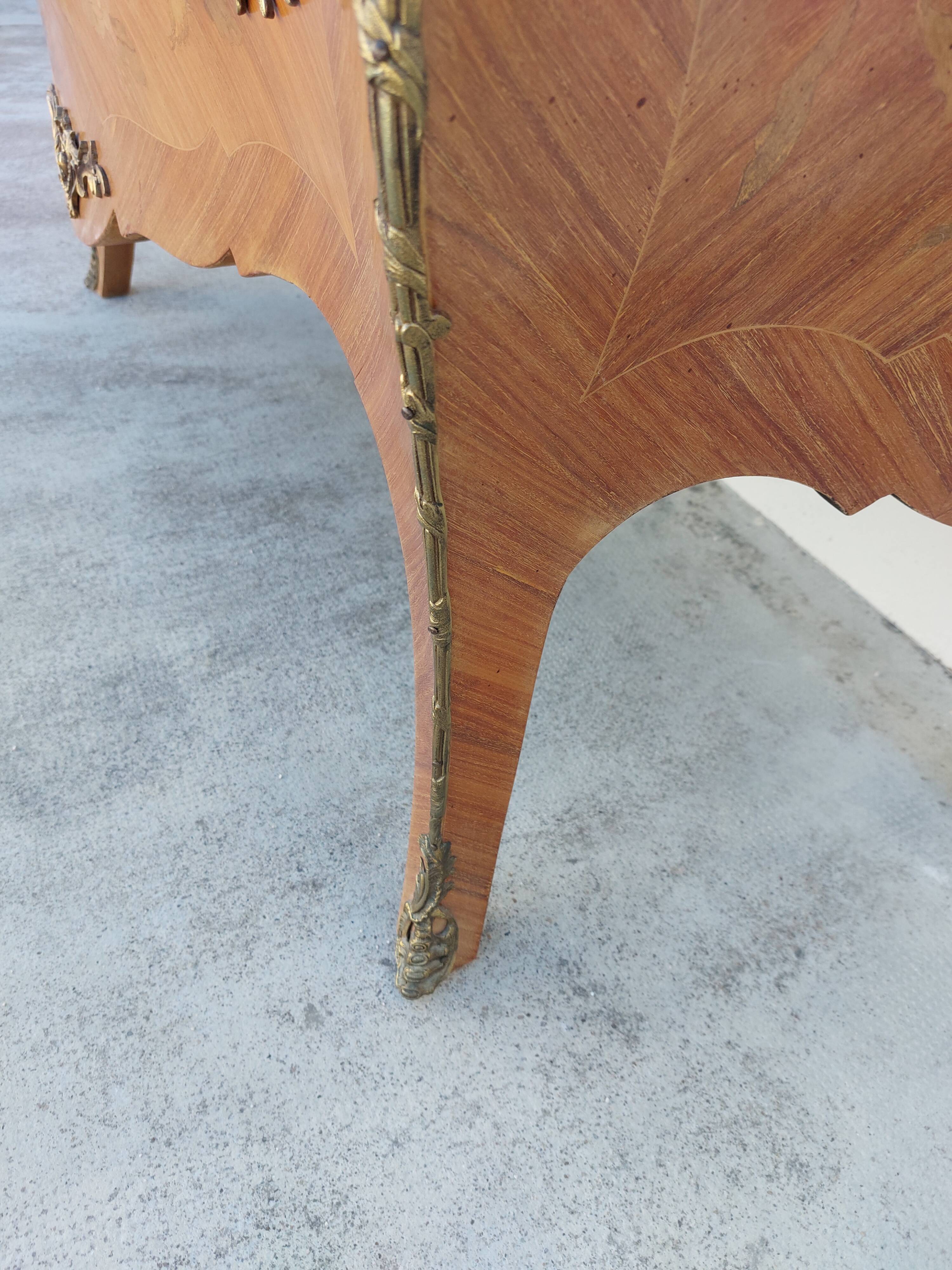 Louis XV chest of drawers in rosewood marquetry
