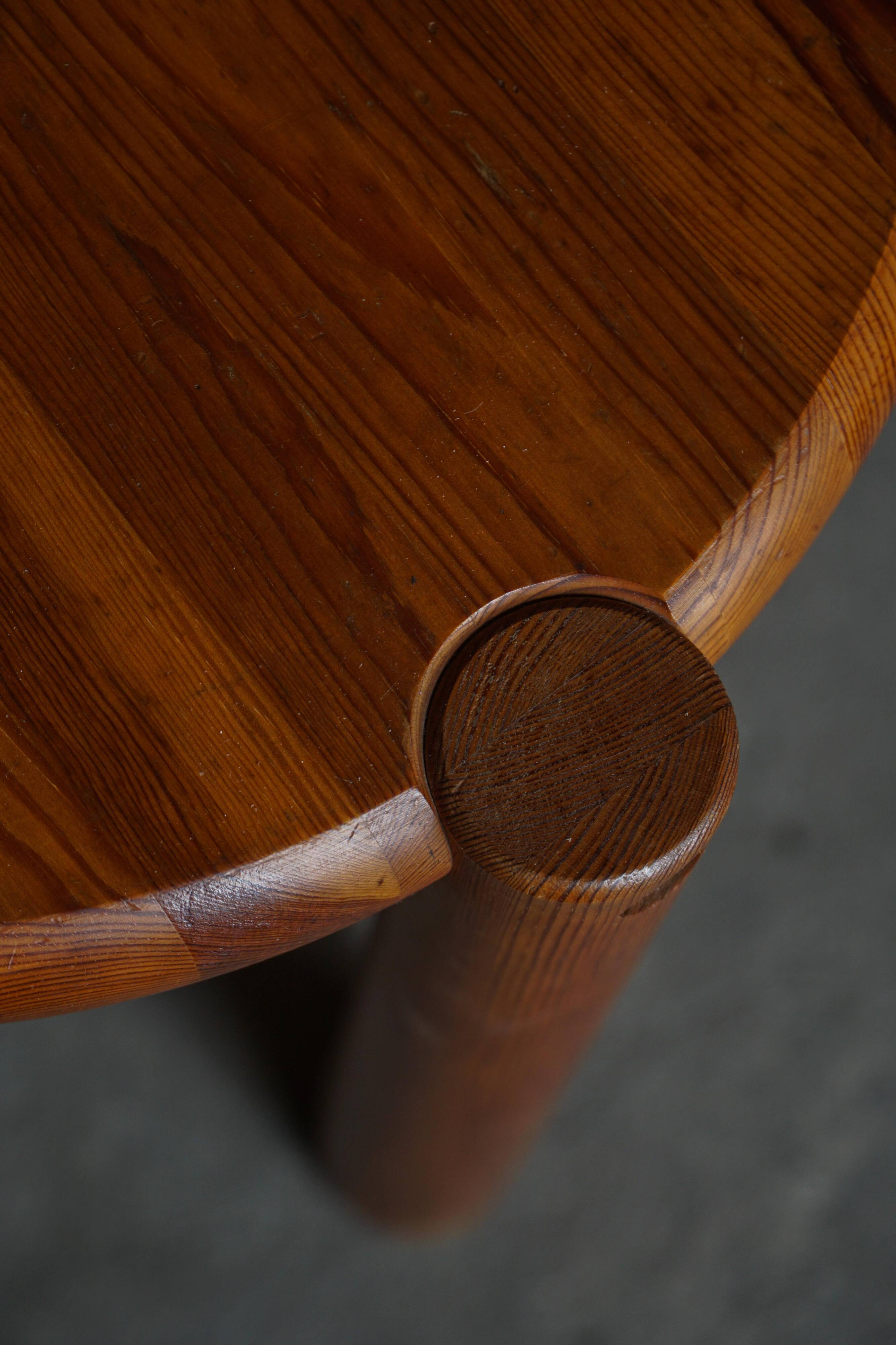 Modern Scandinavian tripod stool from the 20th century with a circular seat, 1970s.